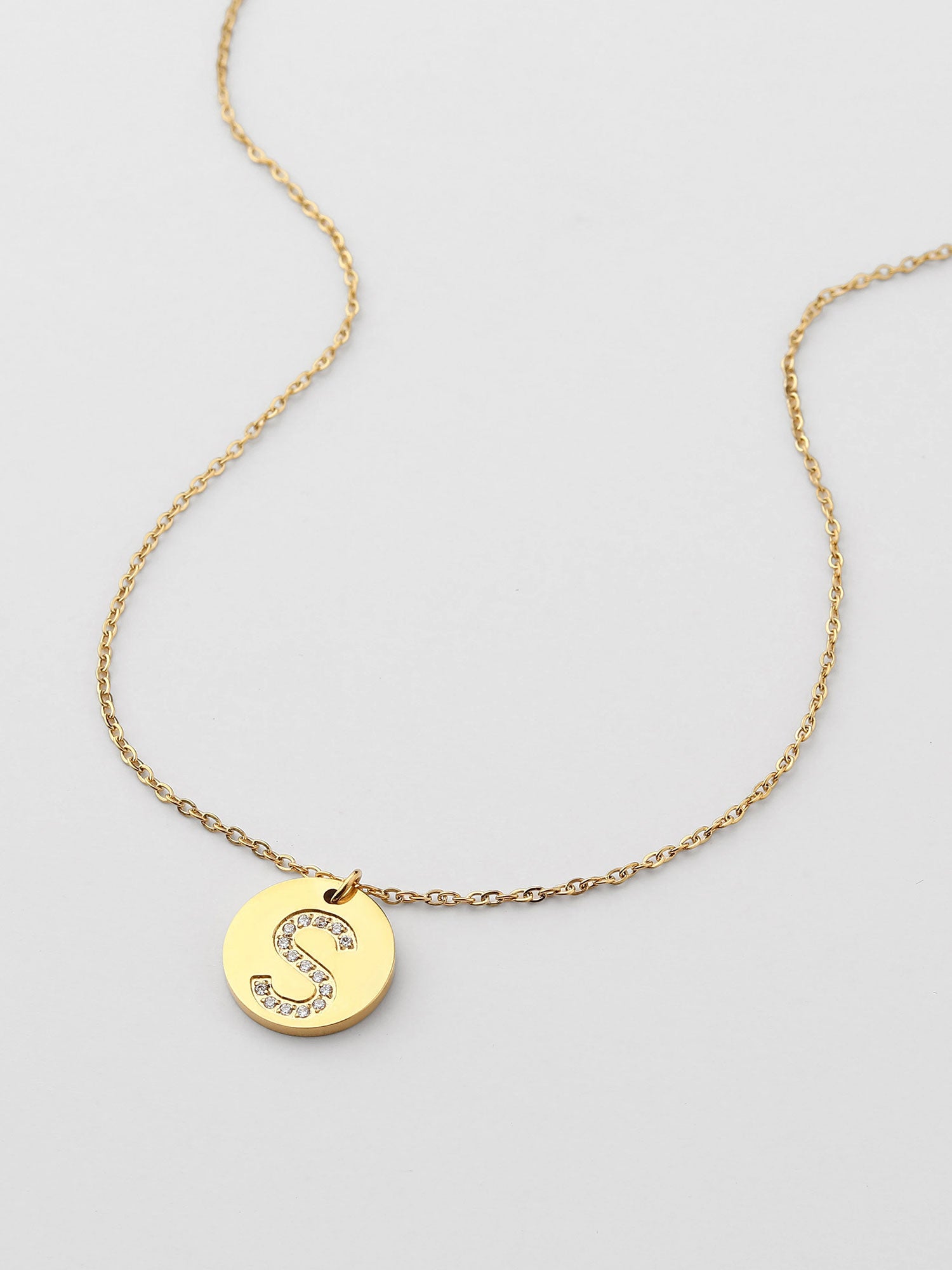 Colar Inicial S medalhão Dourado Brillante