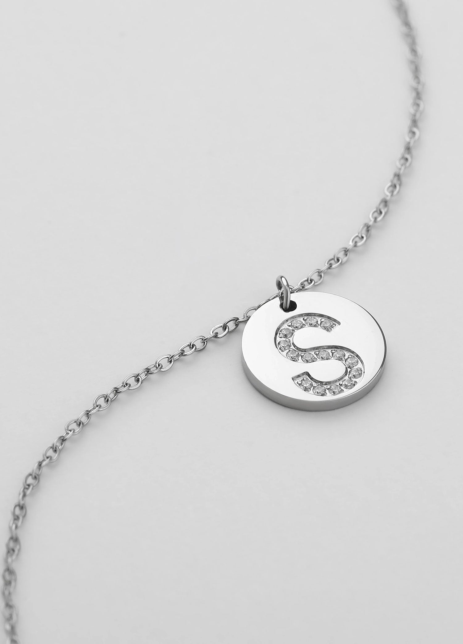 Colar Inicial S medalhão Prateado Brillante