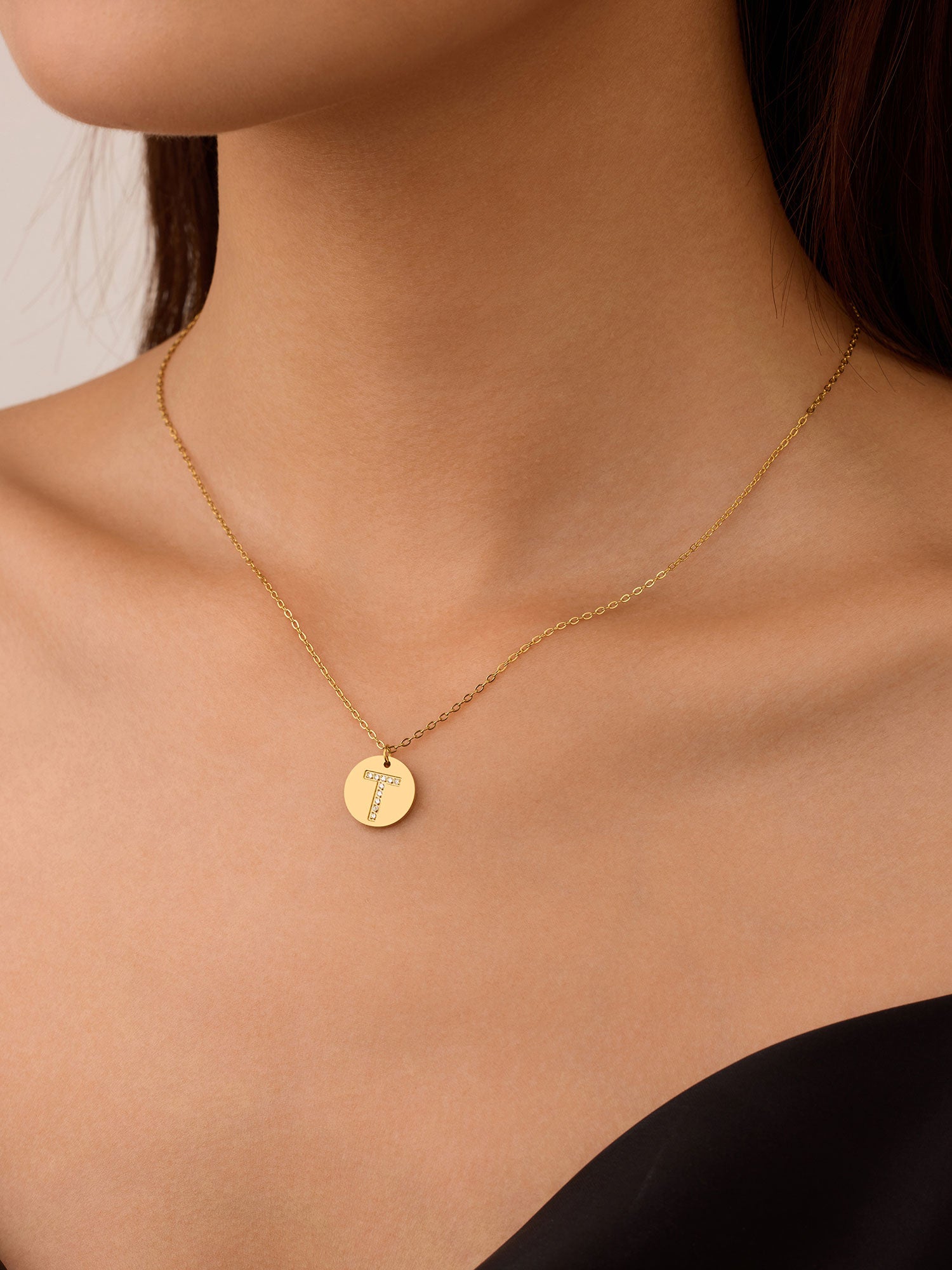 Colar Inicial T medalhão Dourado Brillante