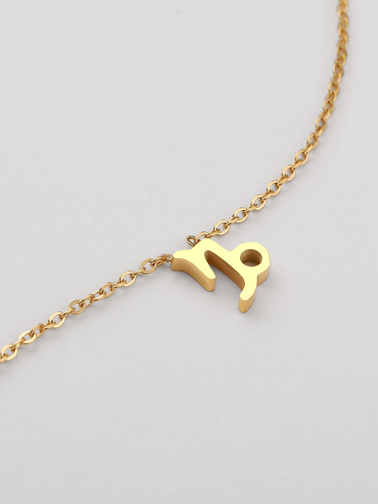 Colar Capricórnio Dourado