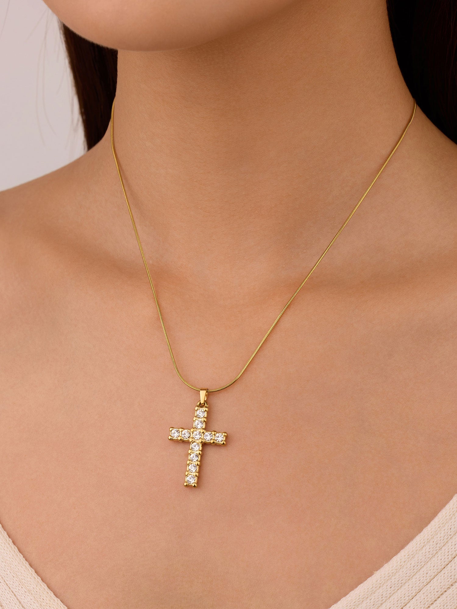 Colar Cruz Dourado com zircónia branca