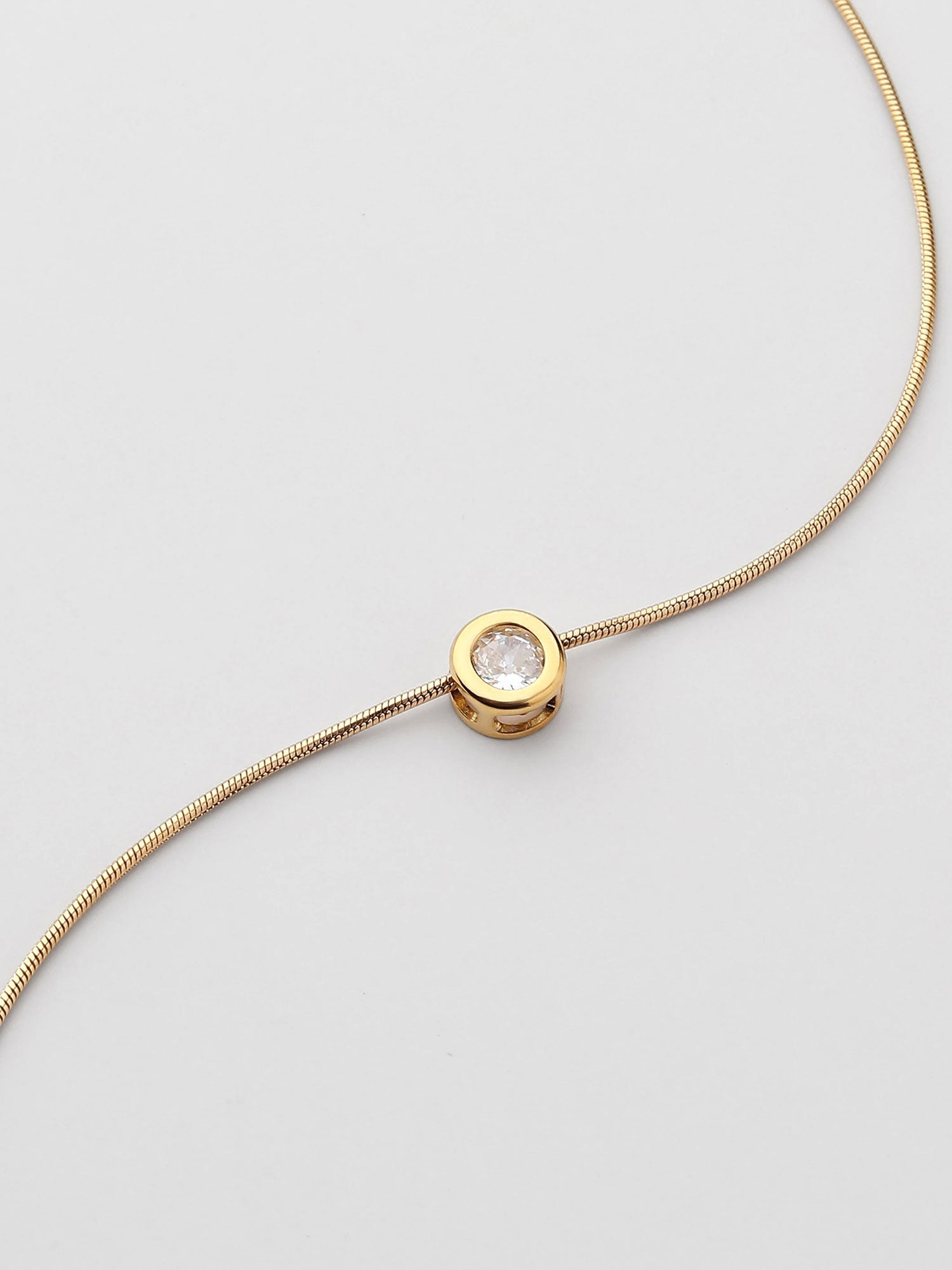 Colar Dourado com zircónias