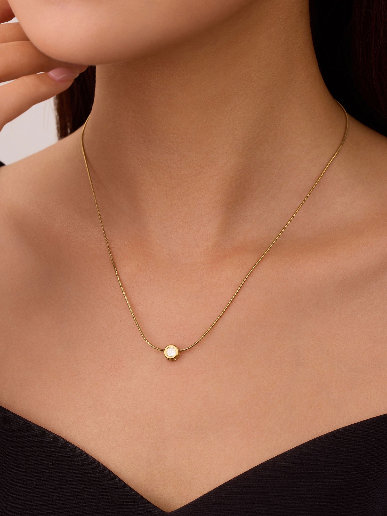 Colar Dourado com zircónias