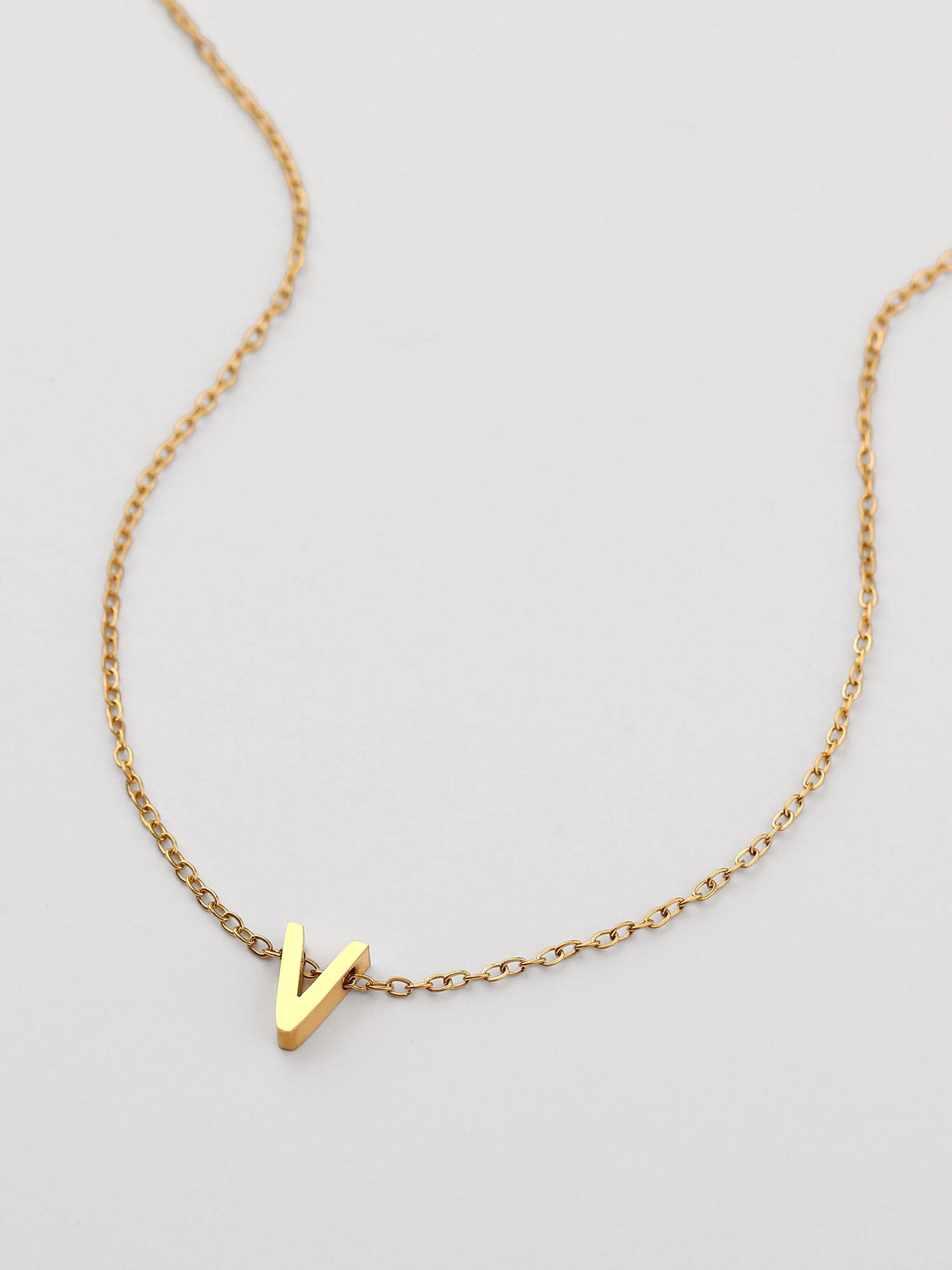 Colar Inicial V Dourado