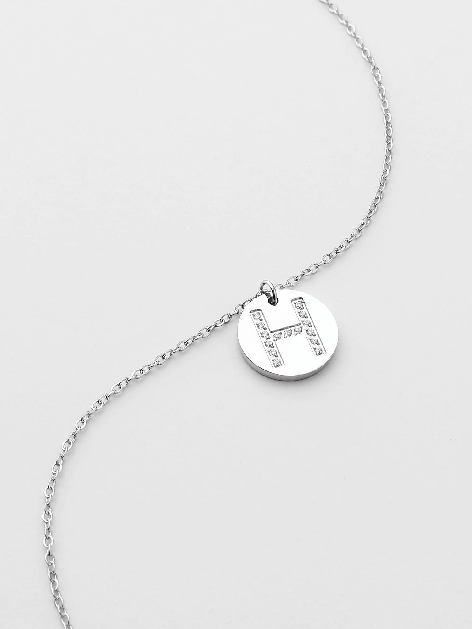 Colar Inicial H medalhão Prateado Brillante