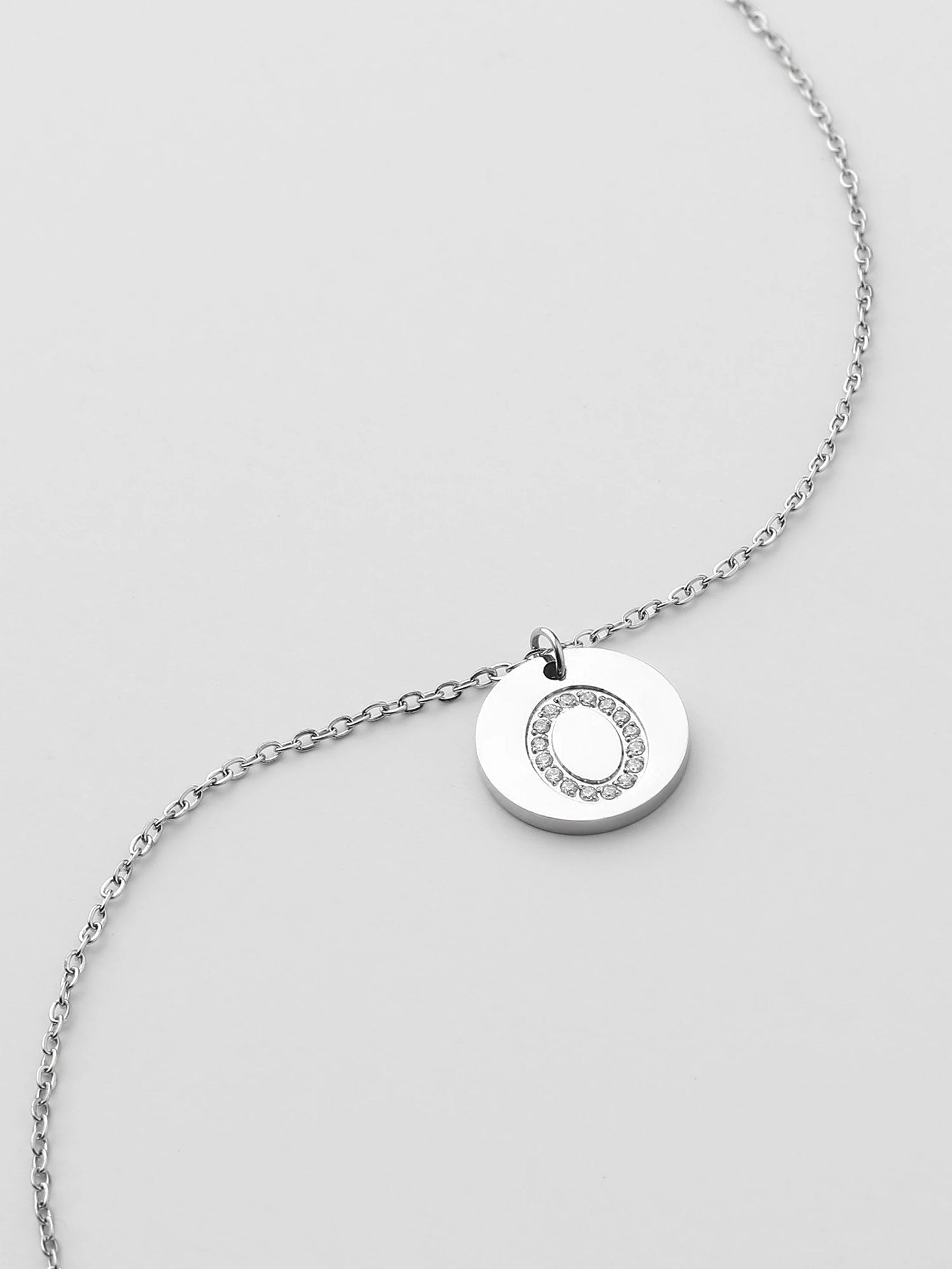 Colar Inicial O medalhão Prateado Brillante