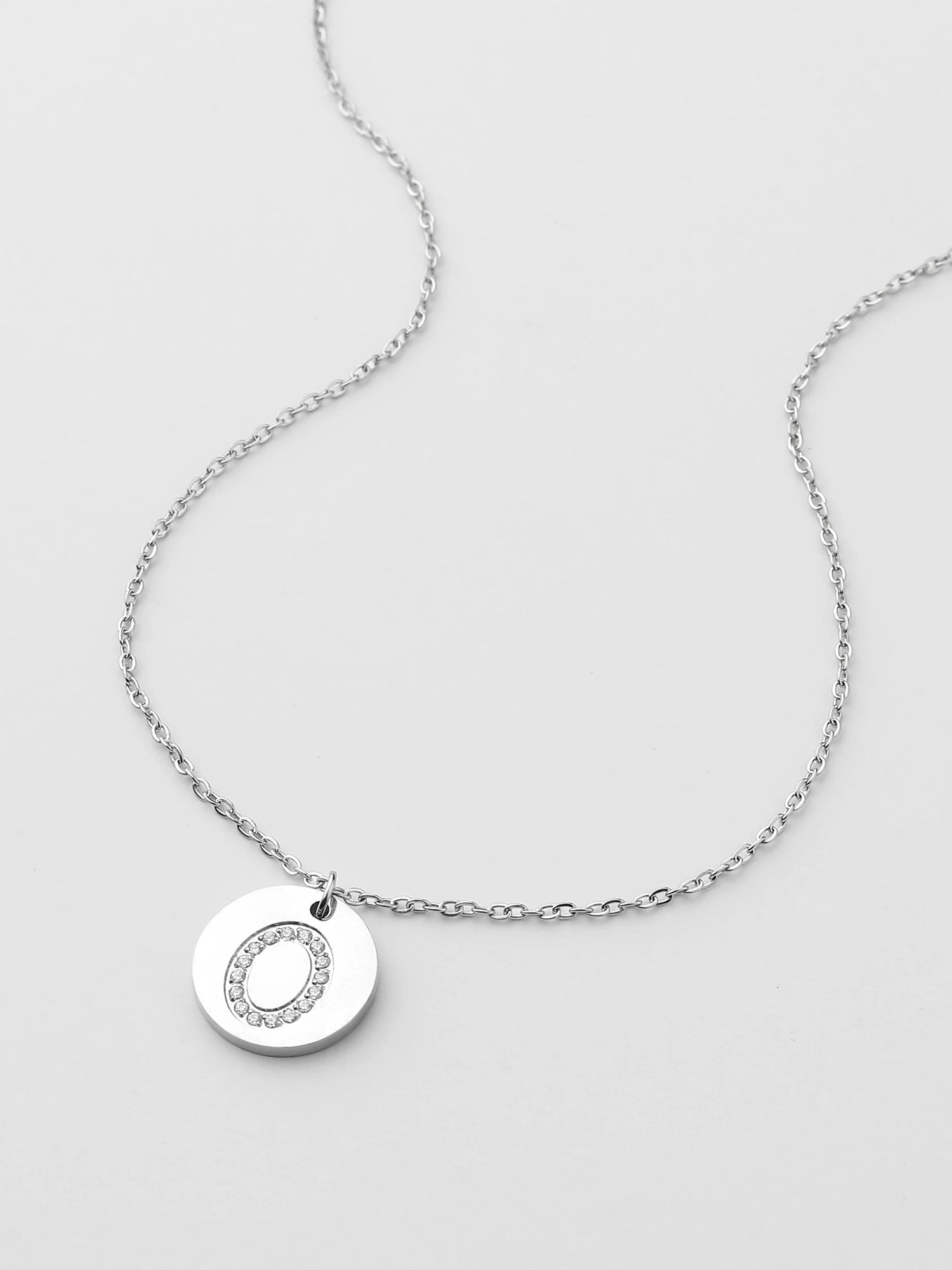 Colar Inicial O medalhão Prateado Brillante