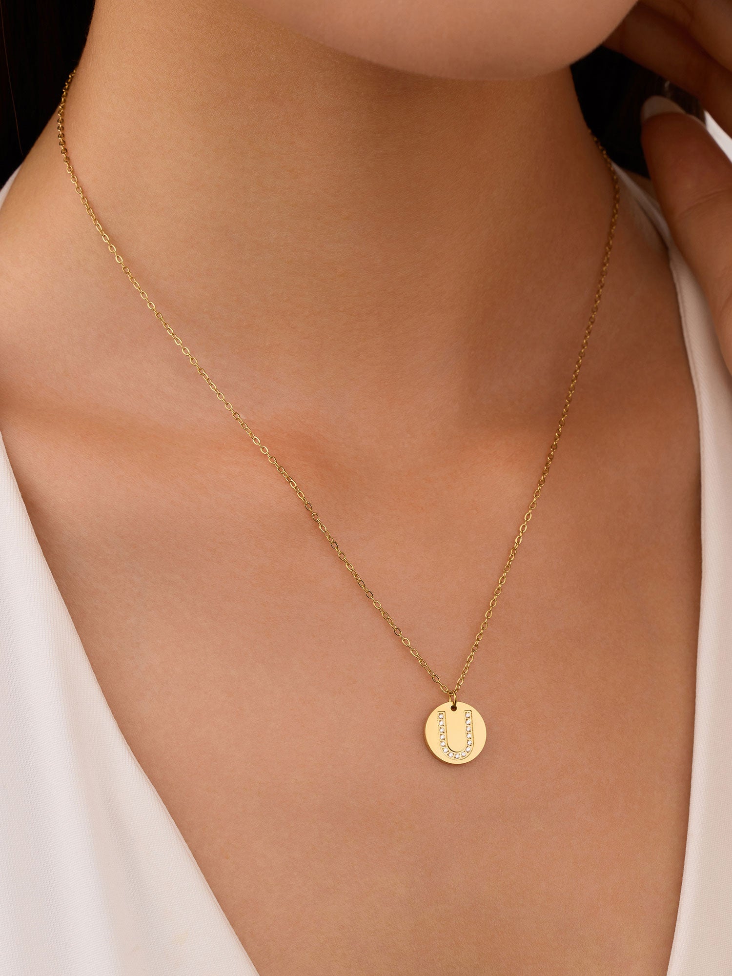 Colar Inicial U medalhão Dourado Brillante