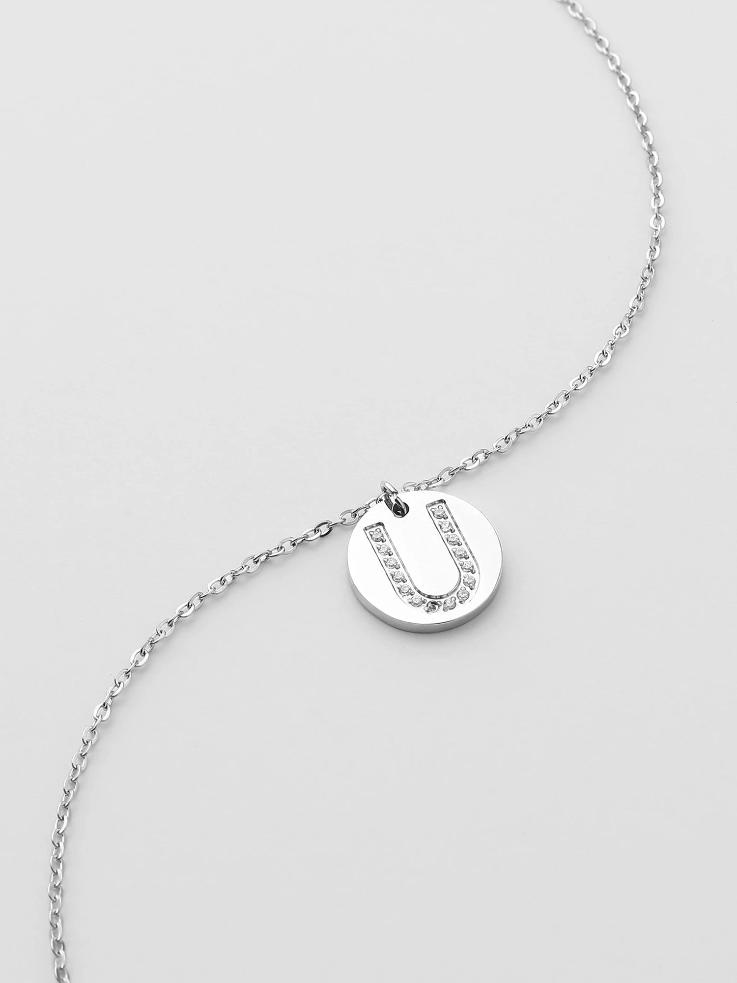 Colar Inicial U medalhão Prateado Brillante