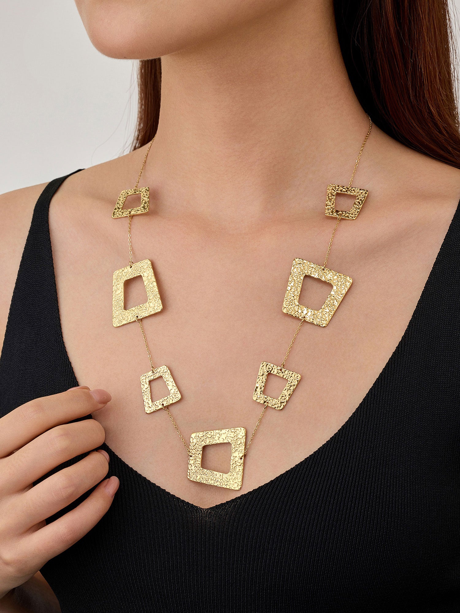 Colar Zena Figura Quadrada Dourado