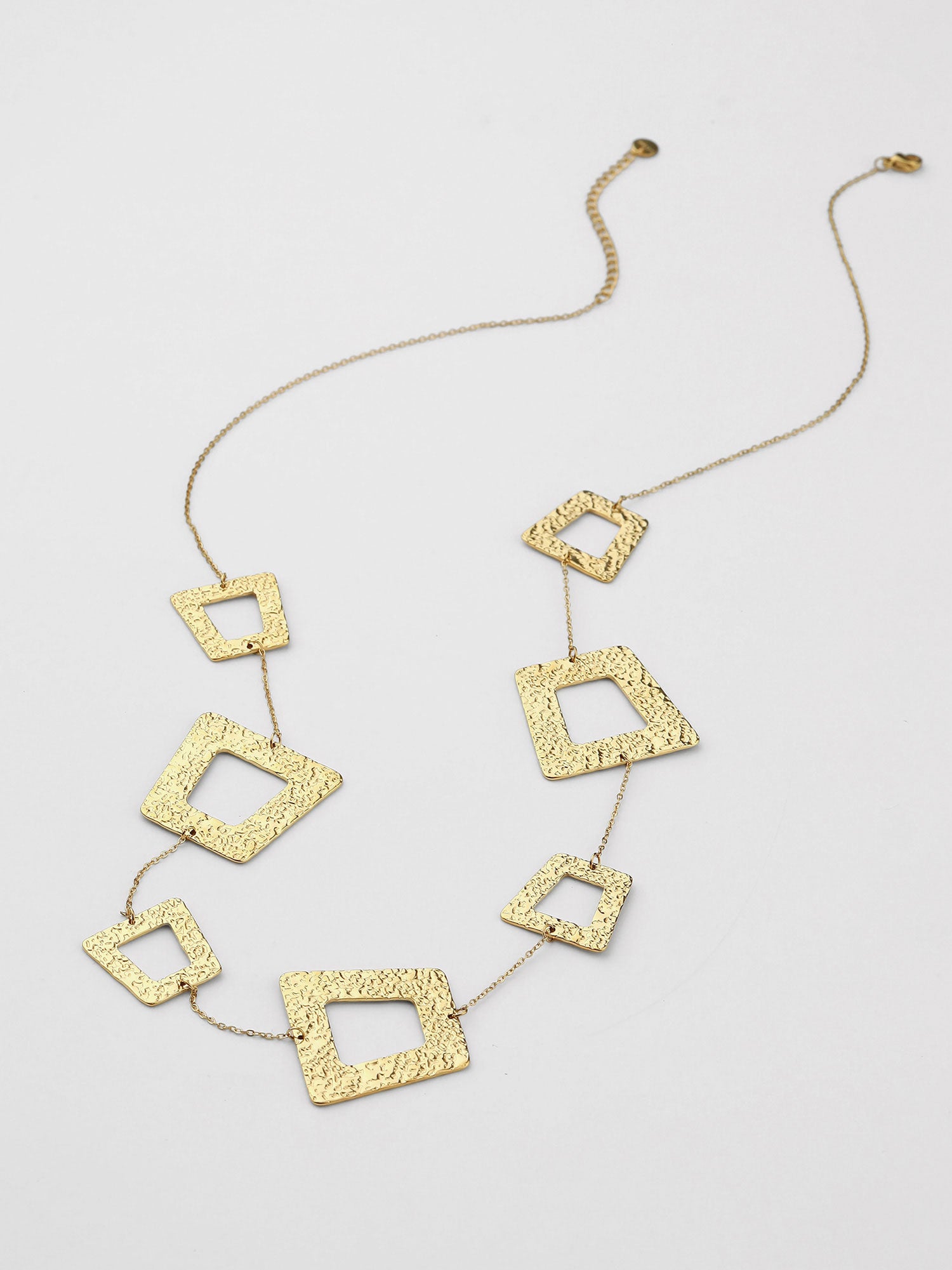 Colar Zena Figura Quadrada Dourado