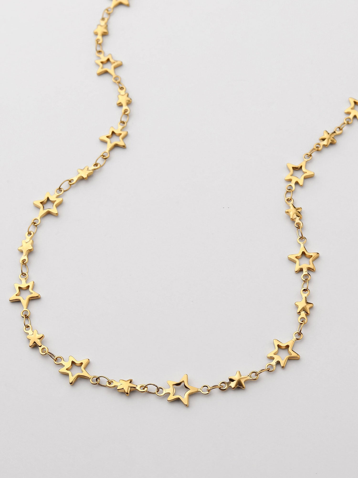 Colar Figuras de Estrela Dourado Curto