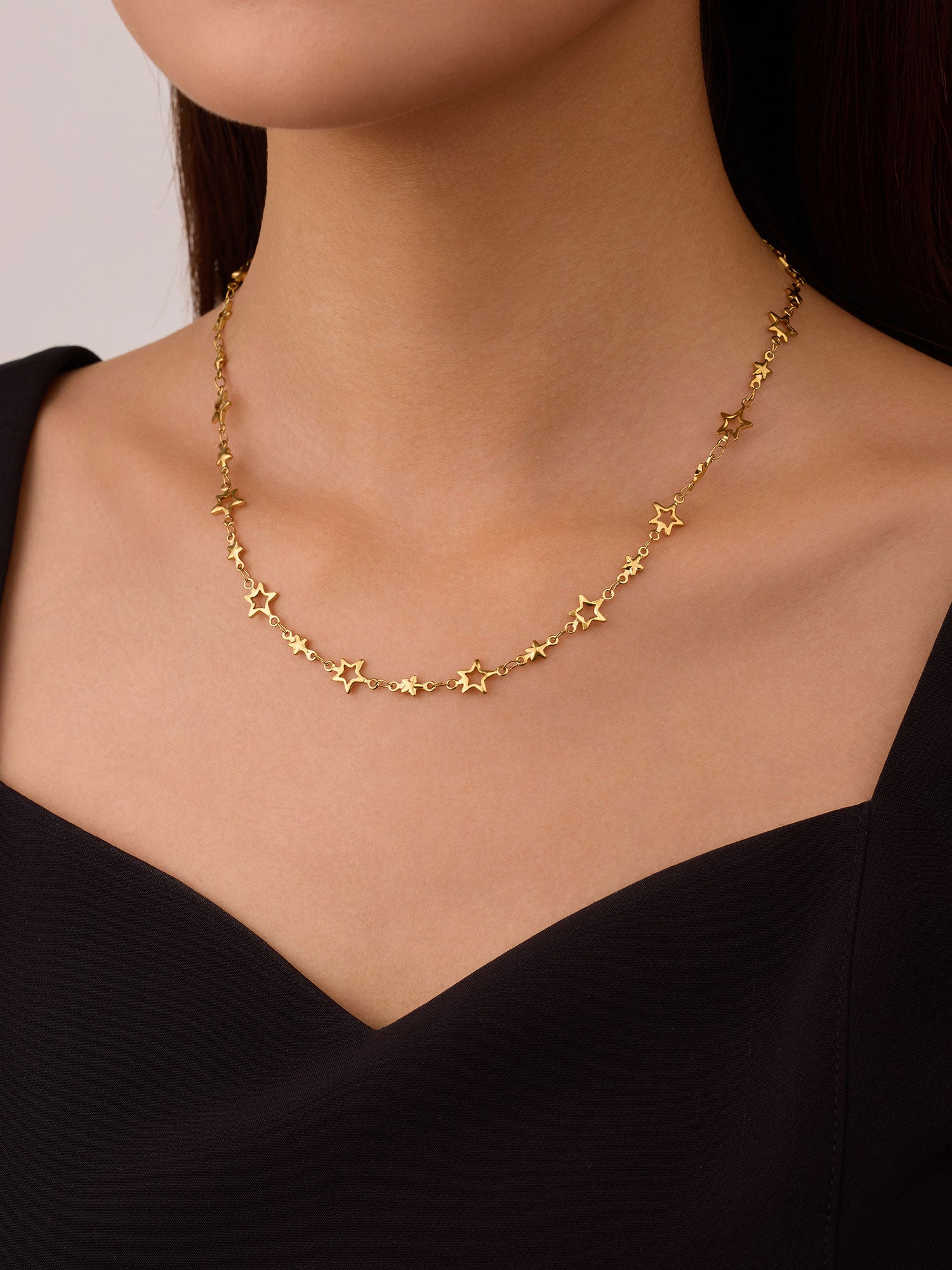 Colar Figuras de Estrela Dourado Curto