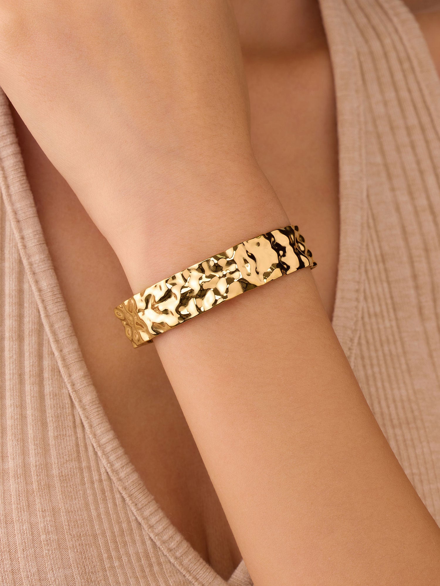 Bracelete largo aberto Dourado
