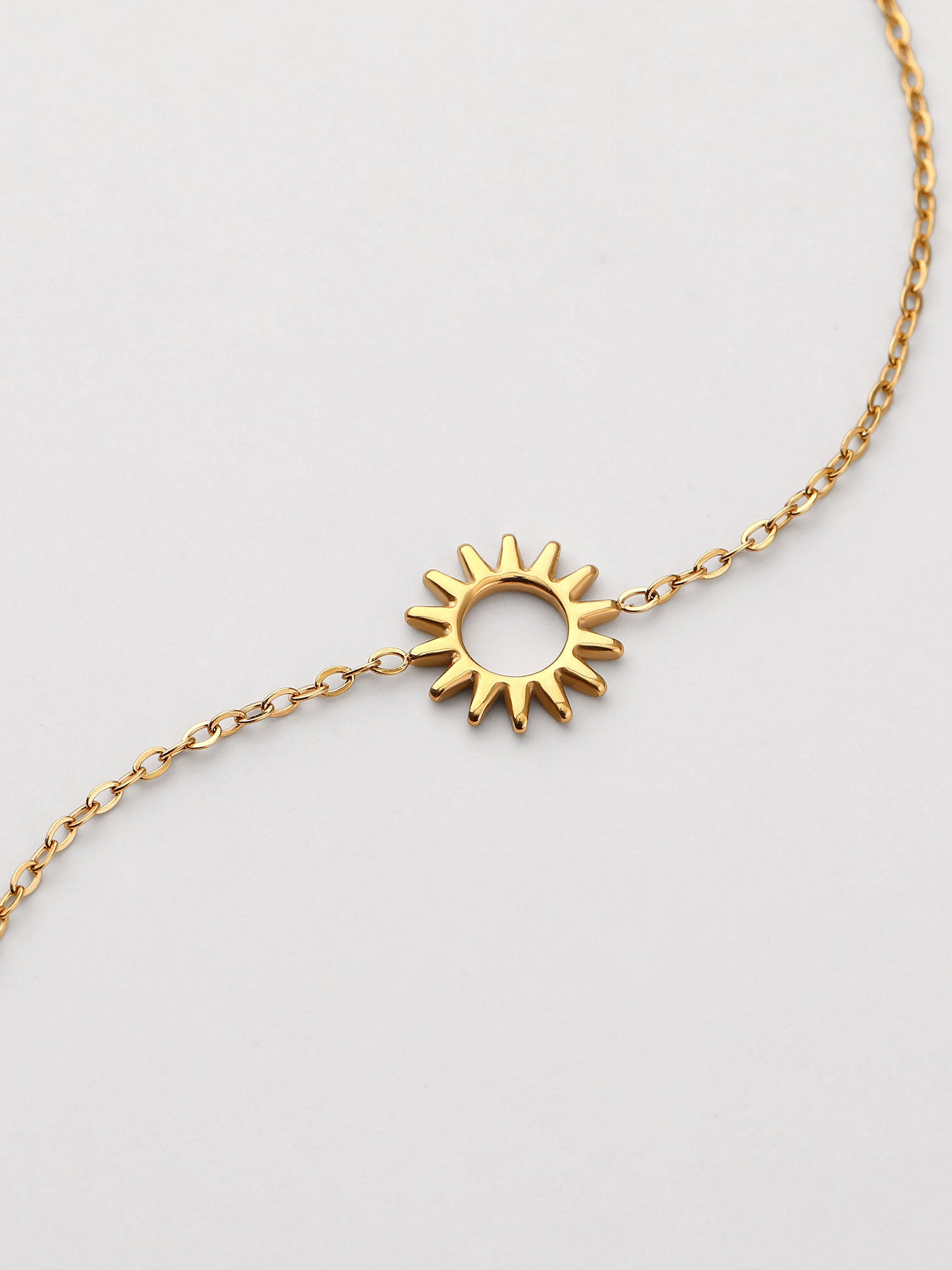 Pulseira simples com figura sol dorada