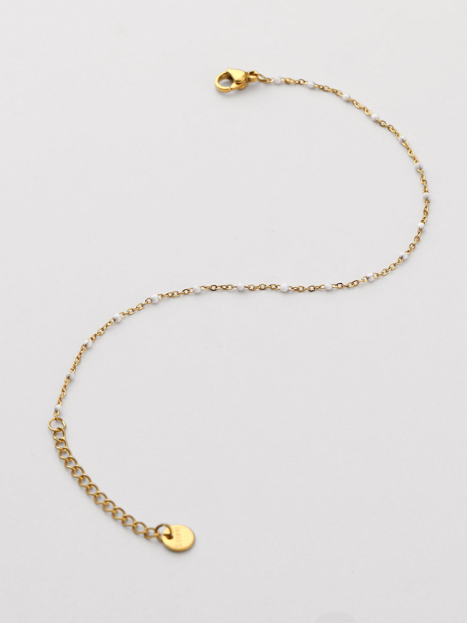 Pulseira com piedra natural branca dorada