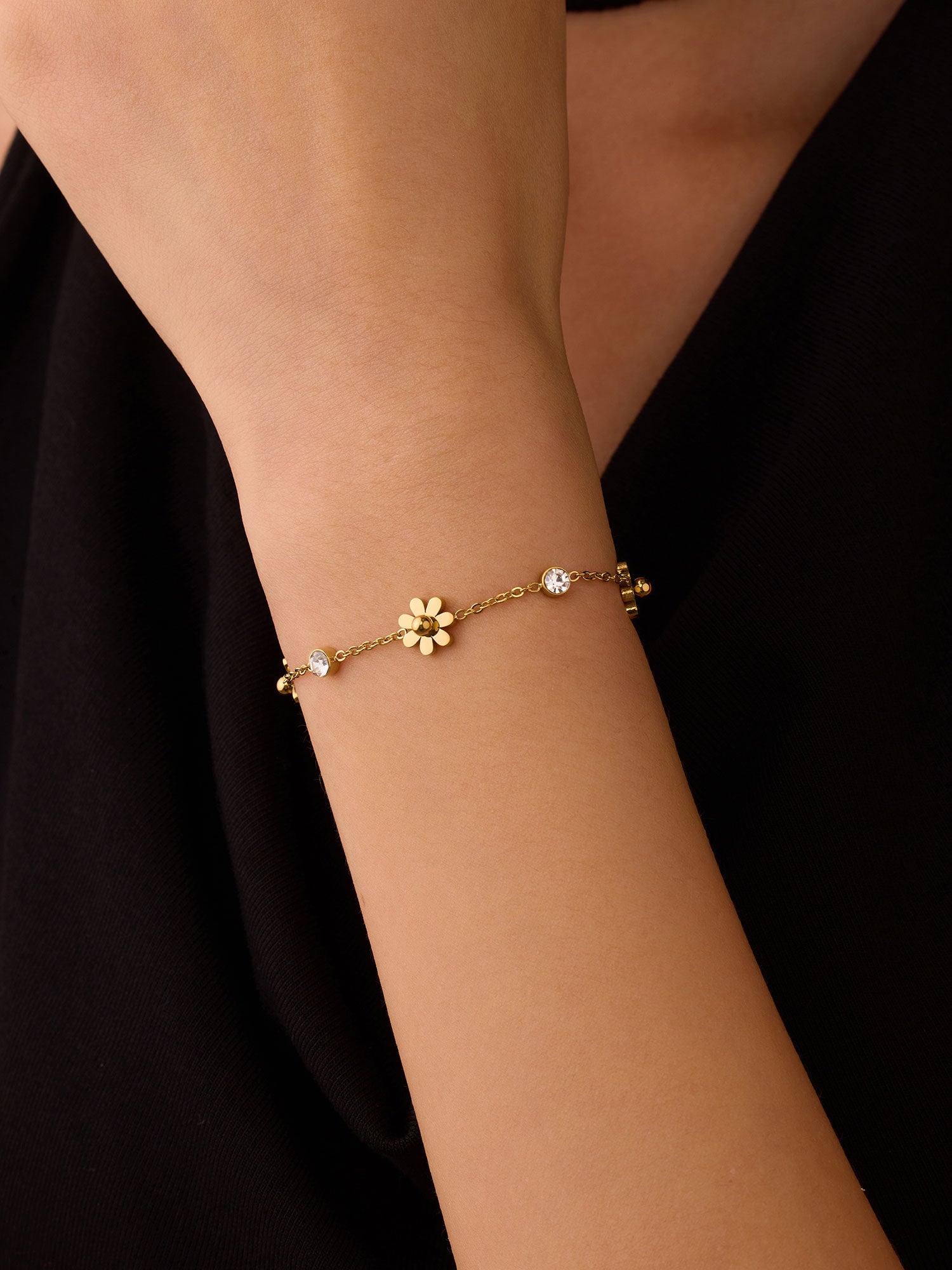Pulseira de flores com zircónias dorada