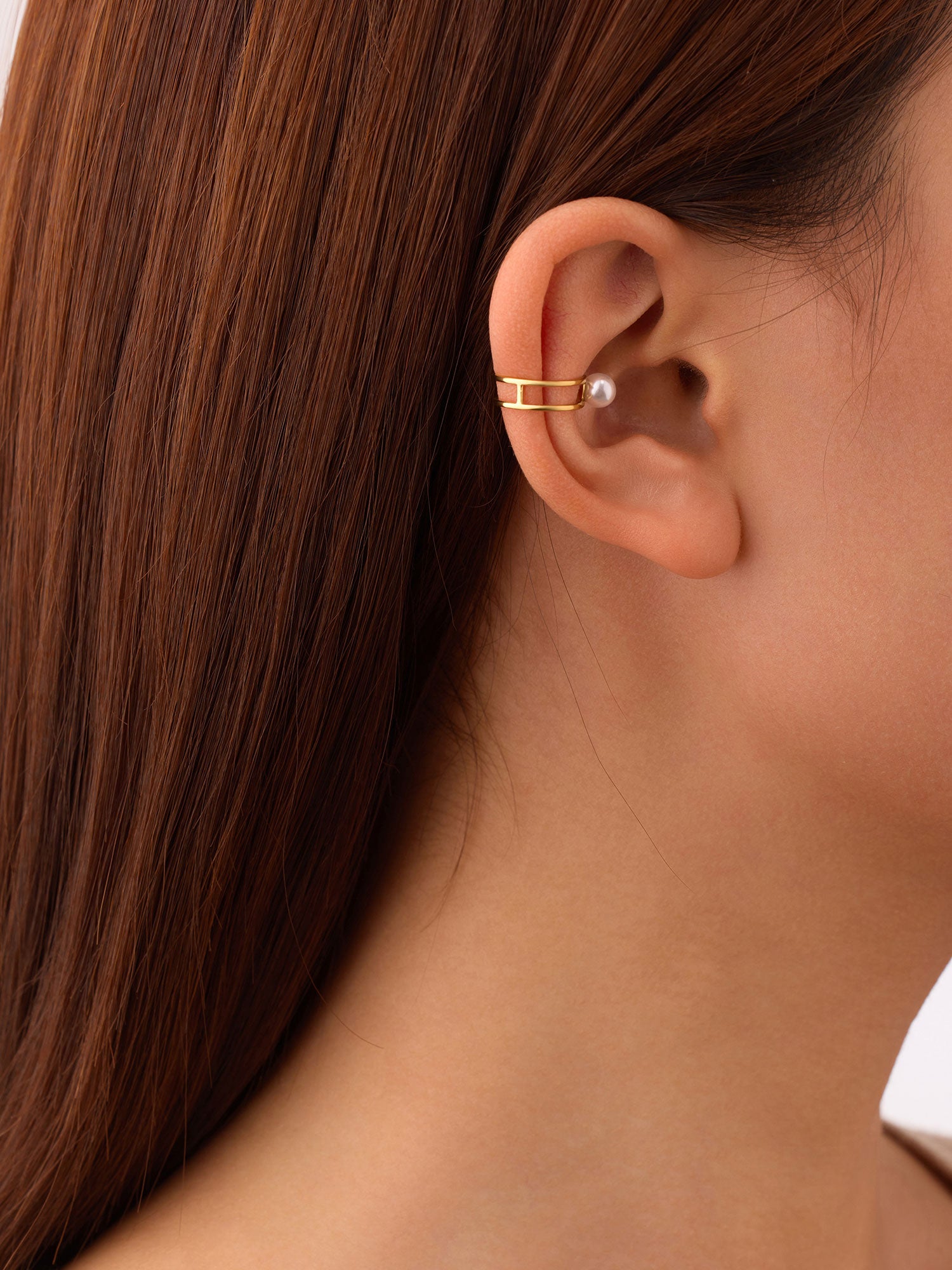 Ear cuff Meya com pérola dourado