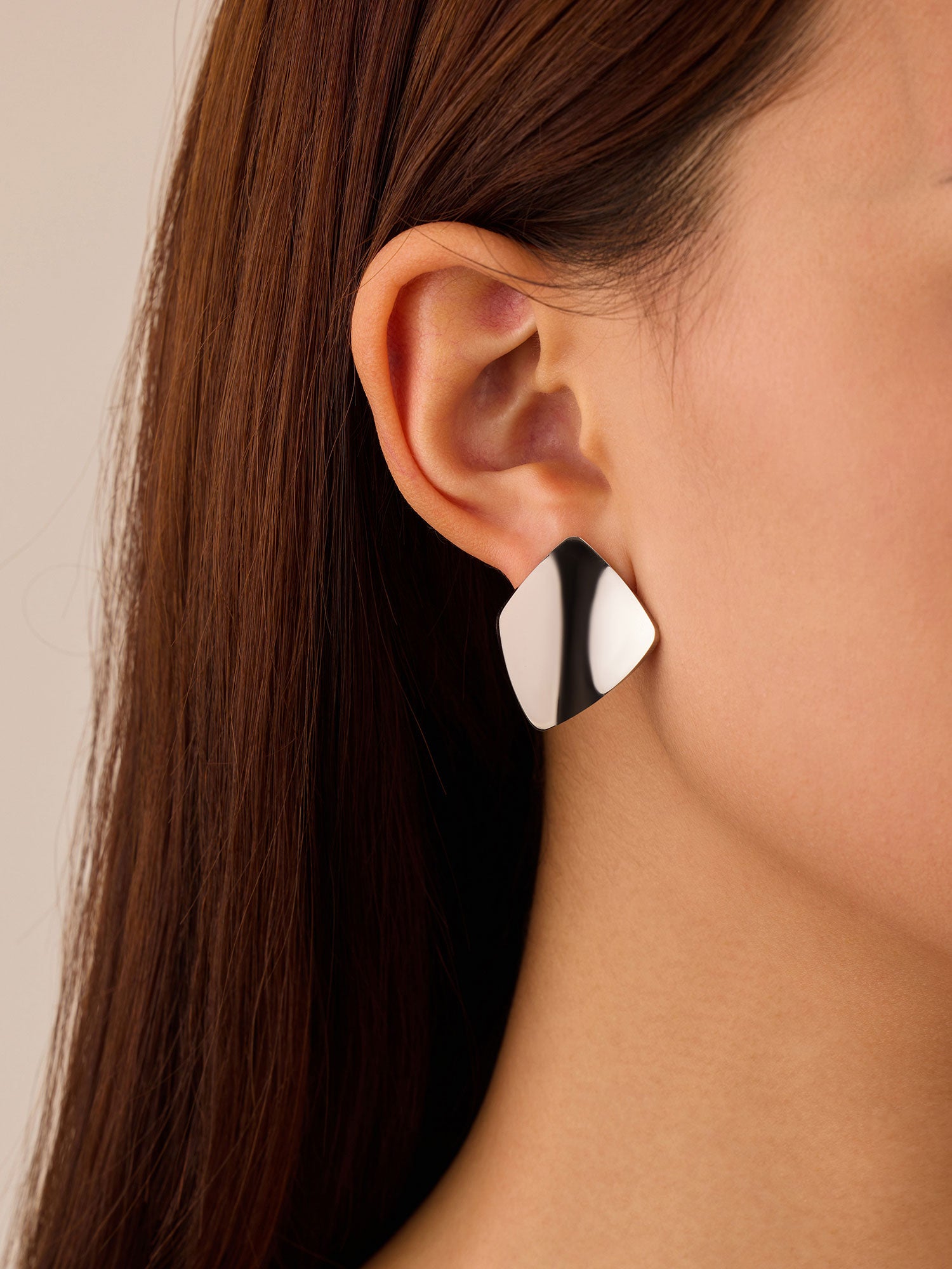 Brincos Iona geométricos prateados