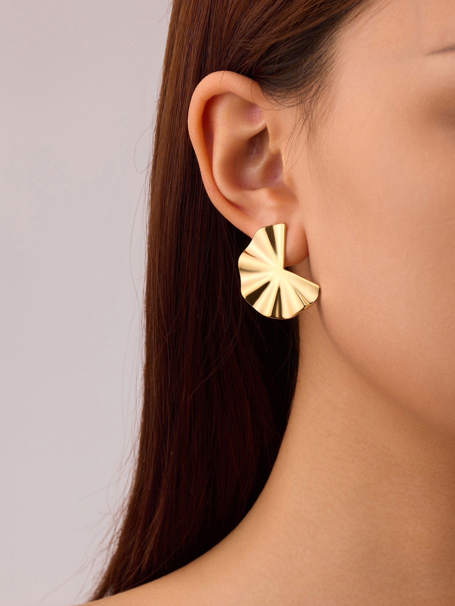 Brincos leque Aila dourados