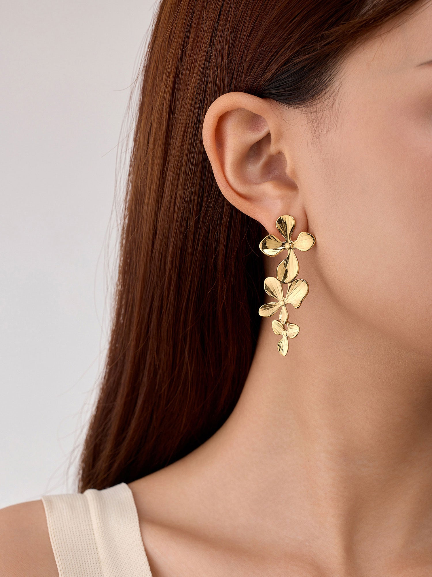 Brincos Pendentes Flores Ceres Dourado