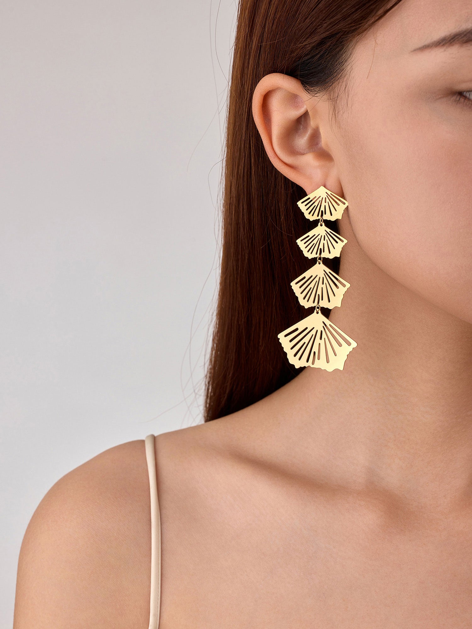 Brincos Folhas Ysela Dourado Pendente