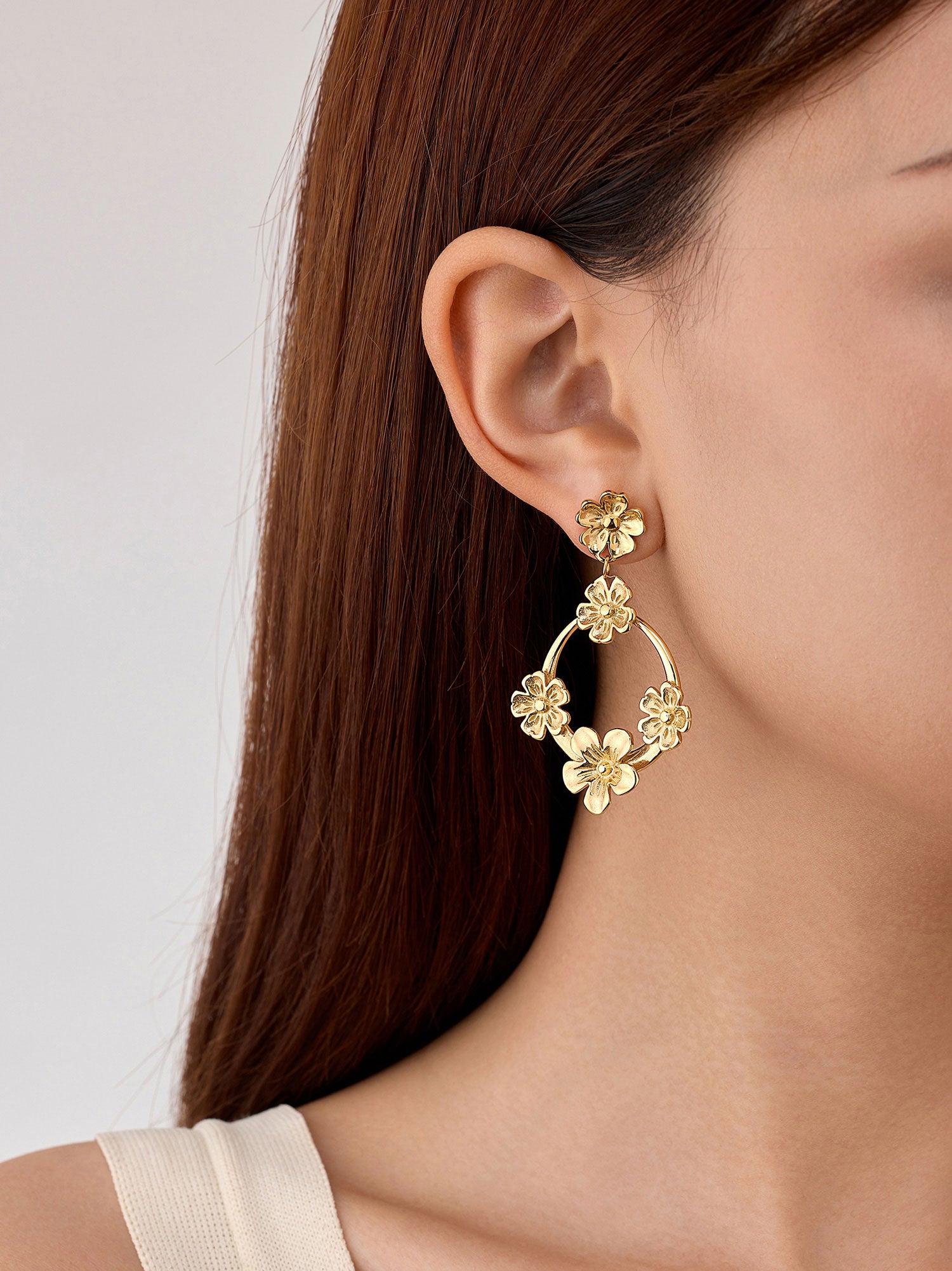 Brincos Flores Xenia Dourado Pendente