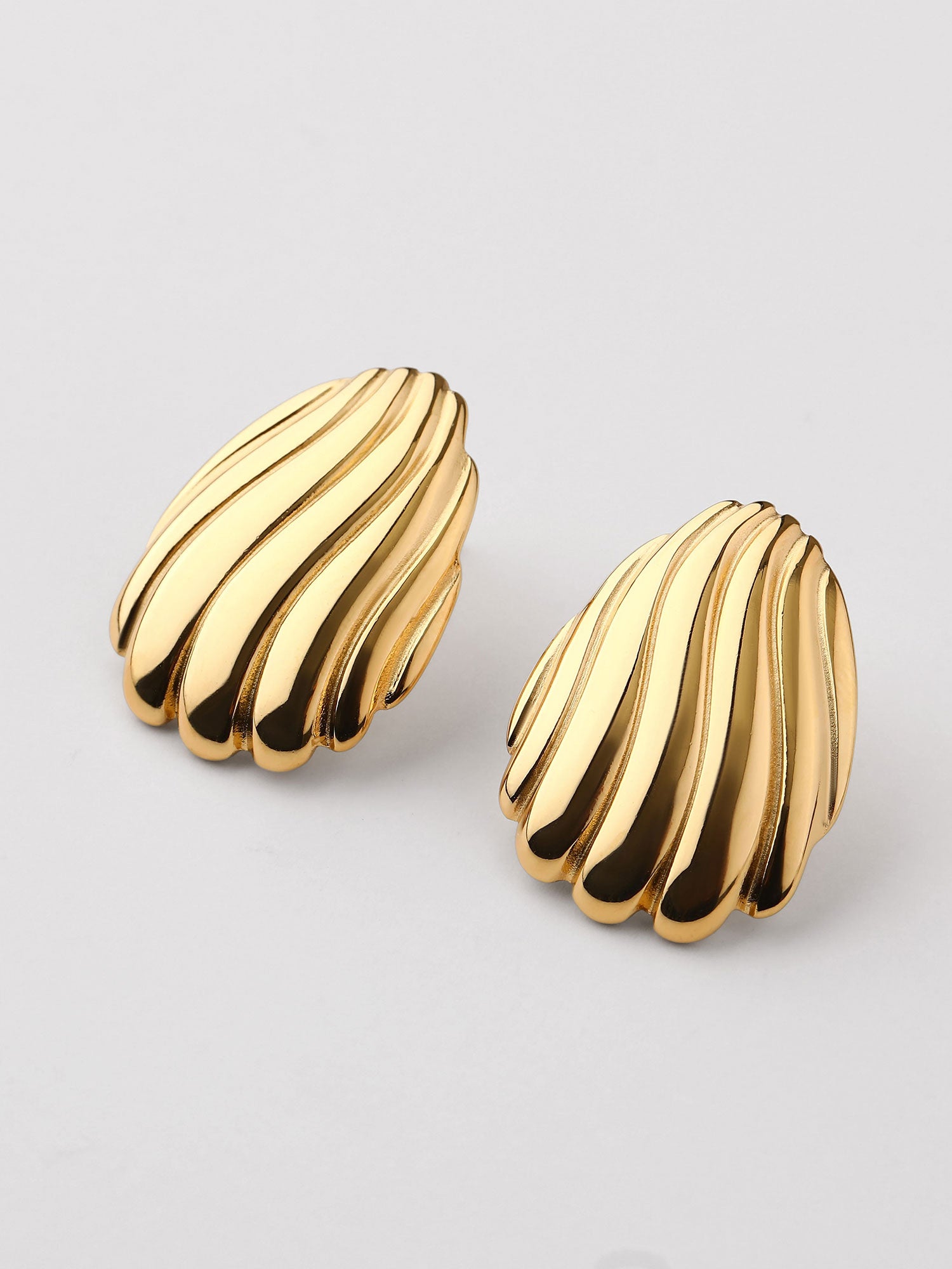 Brincos concha dourados