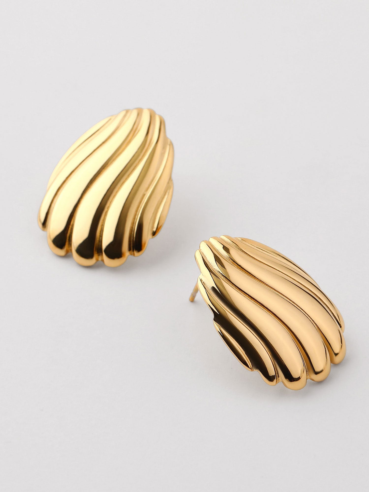 Brincos concha dourados