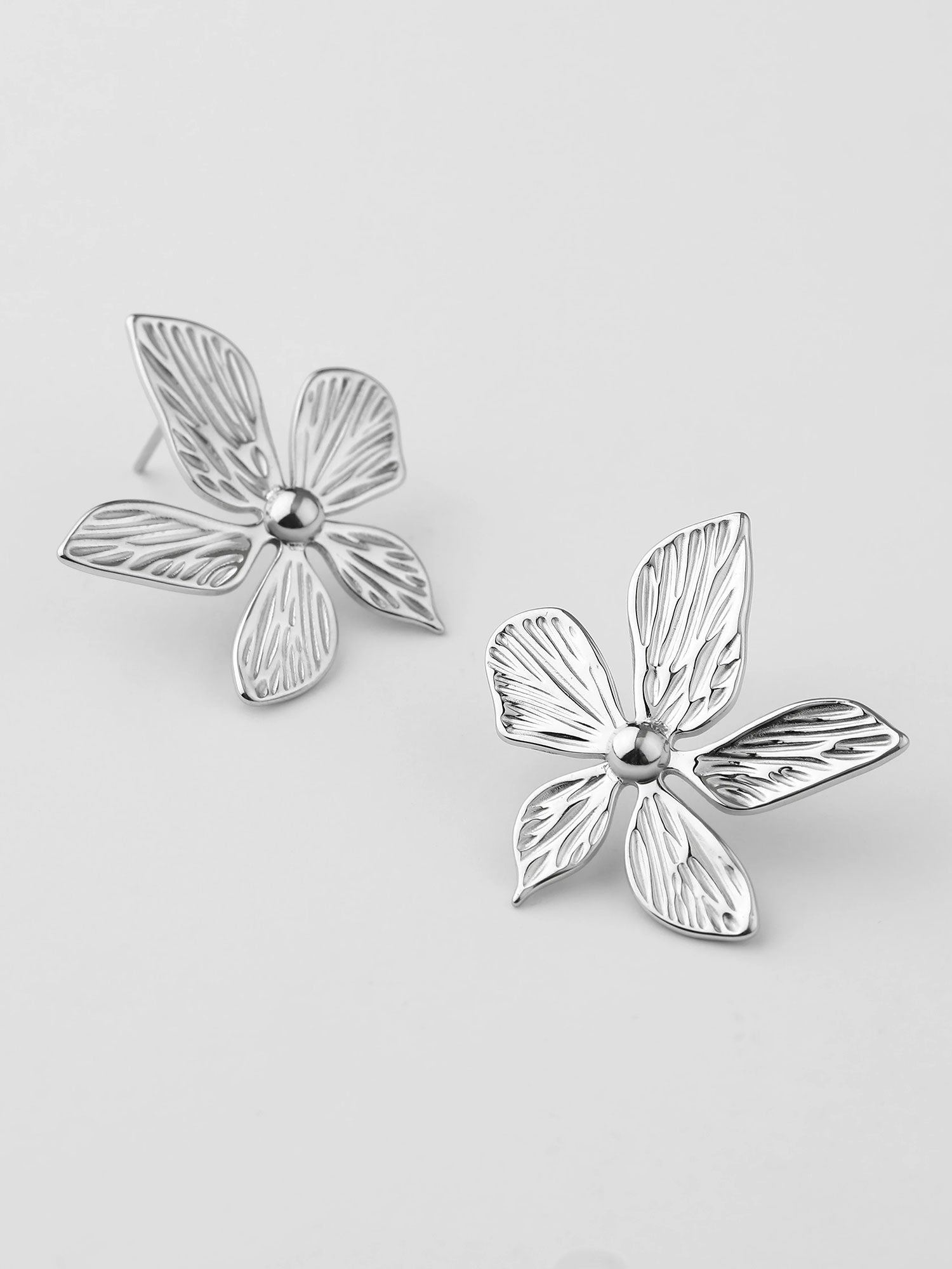 Brincos Elora flor prateados