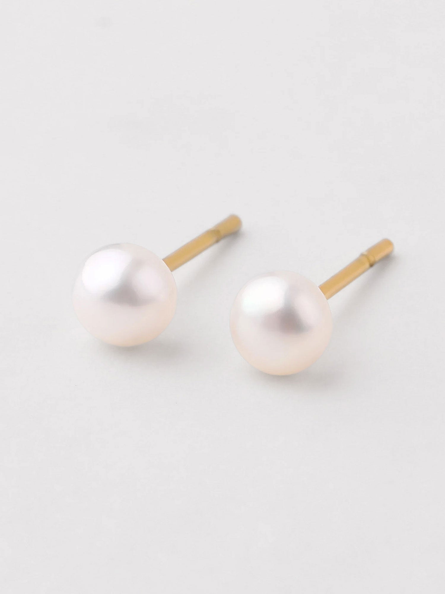 Brincos de pérola Naya dourados 3mm