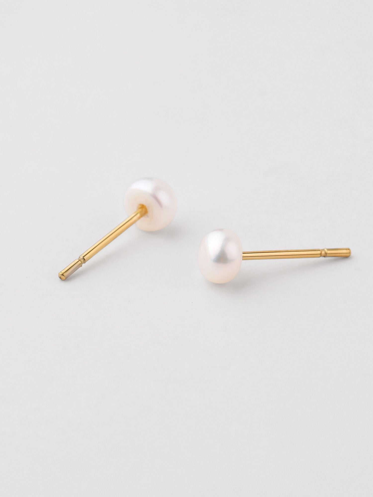 Brincos de pérola Naya dourados 3mm