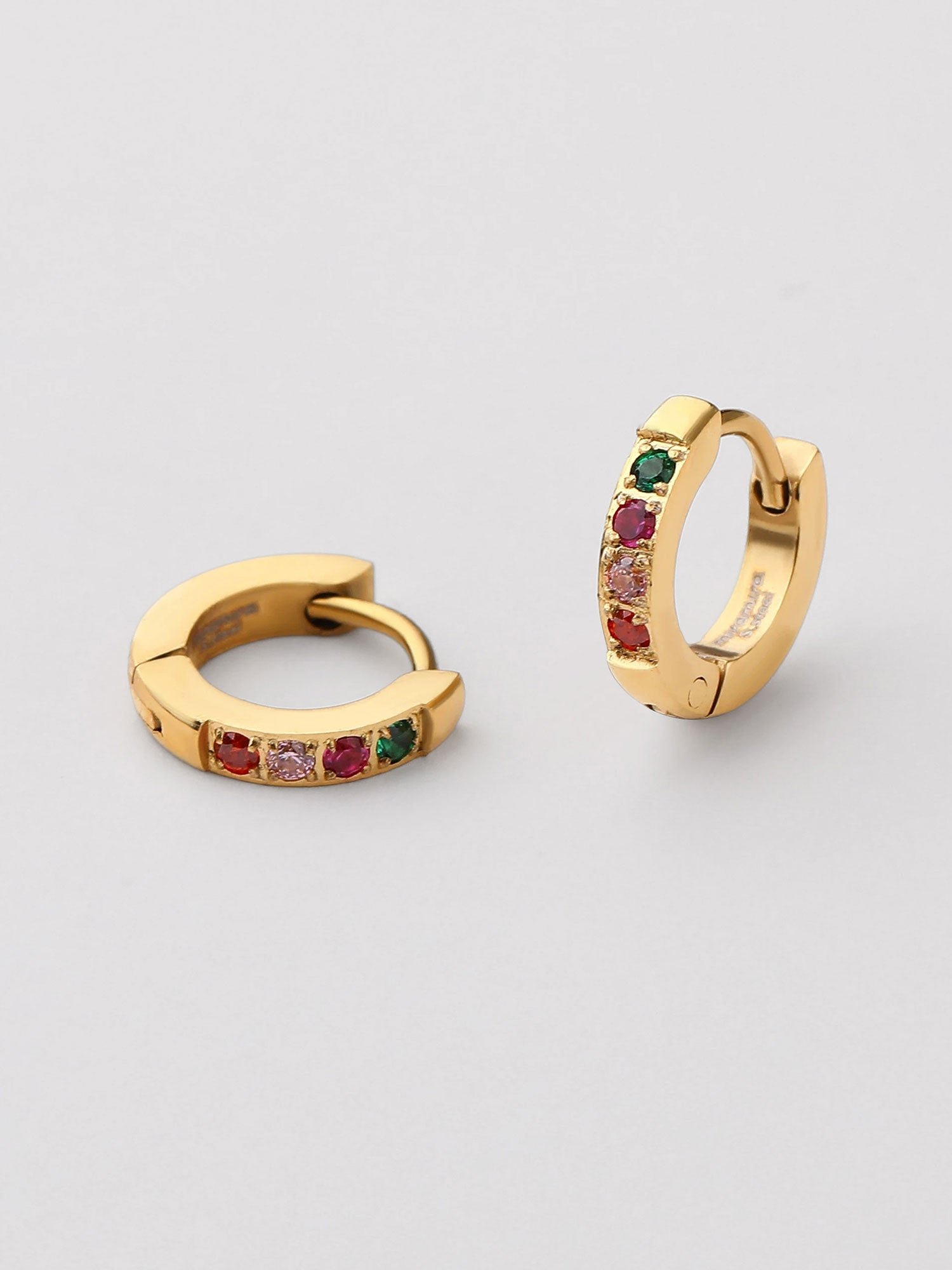 Brincos aro Ella dourados com zircónias multicolor