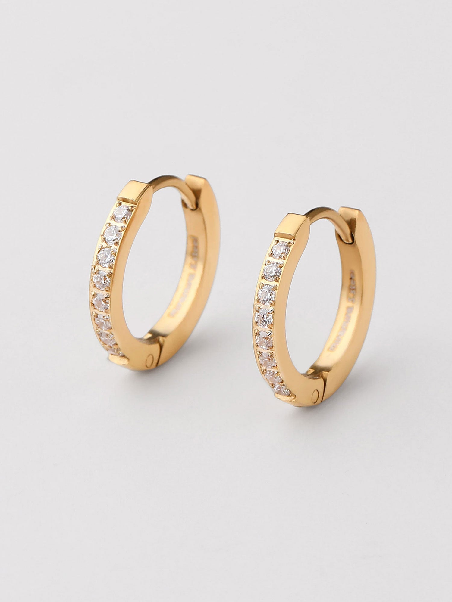 Brincos Demi dourados com zircónias transparentes