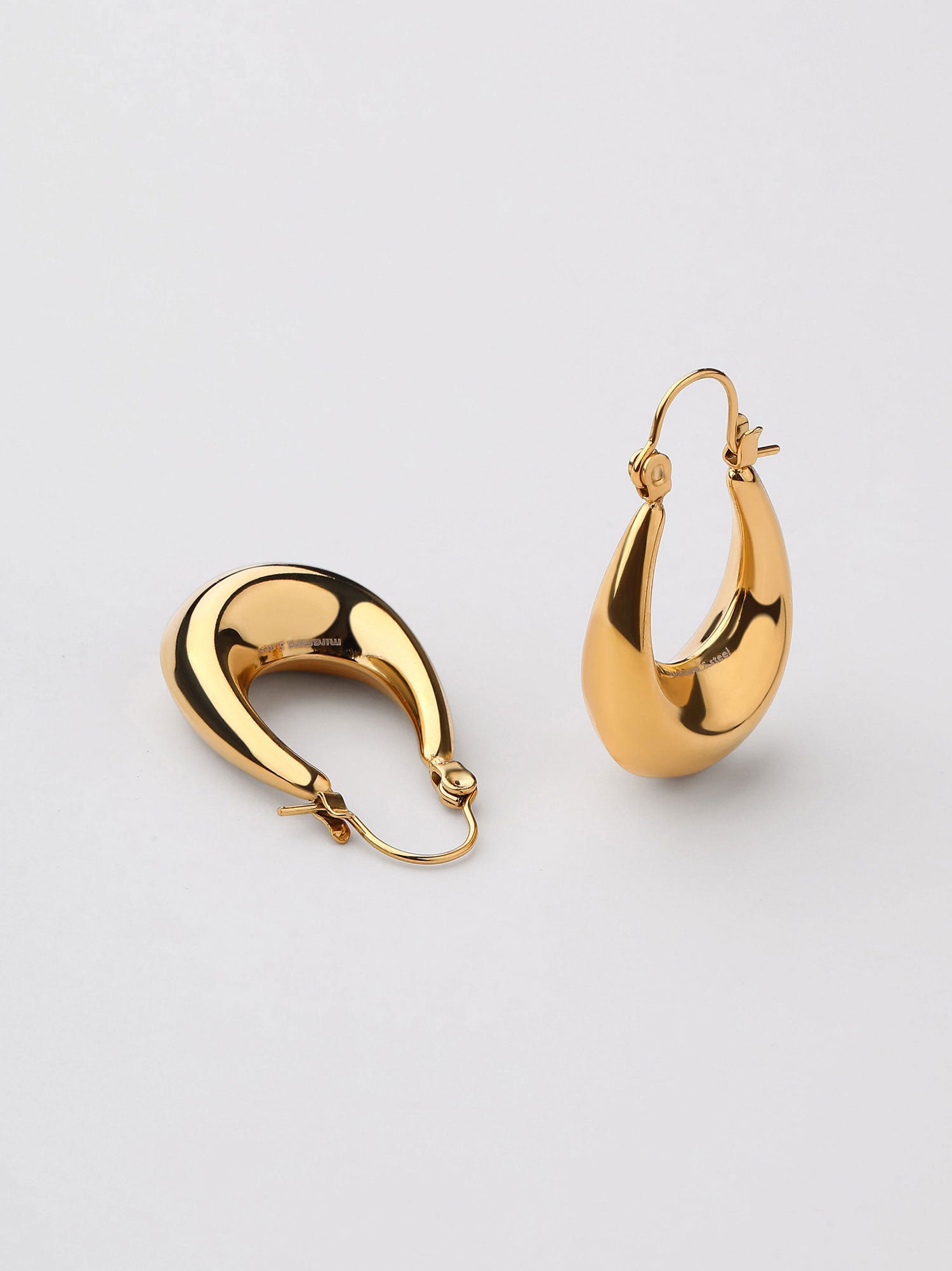 Brincos Argola Ovalada Thea Dourado