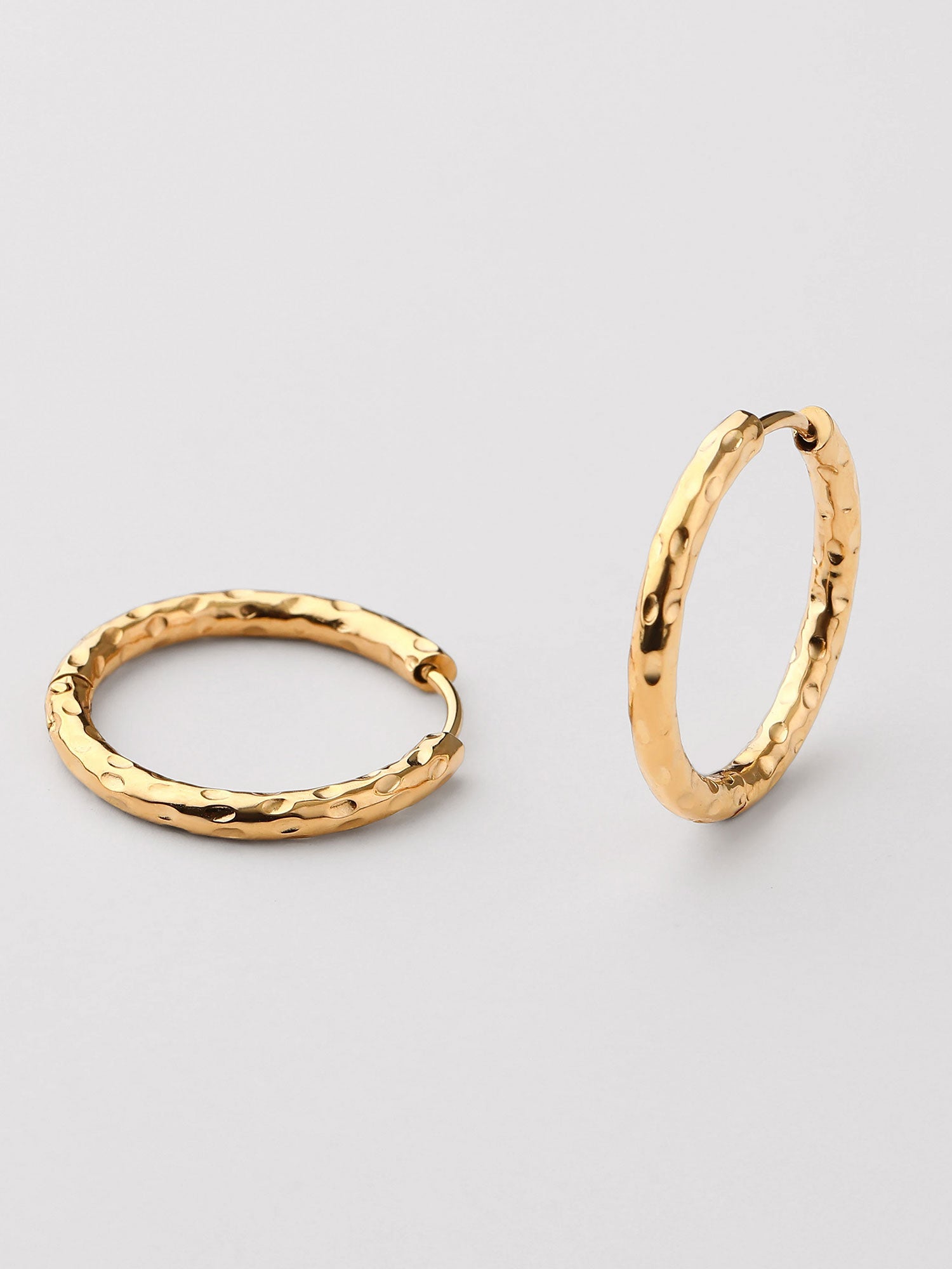 Brincos aro Bella textura dourados 17mm