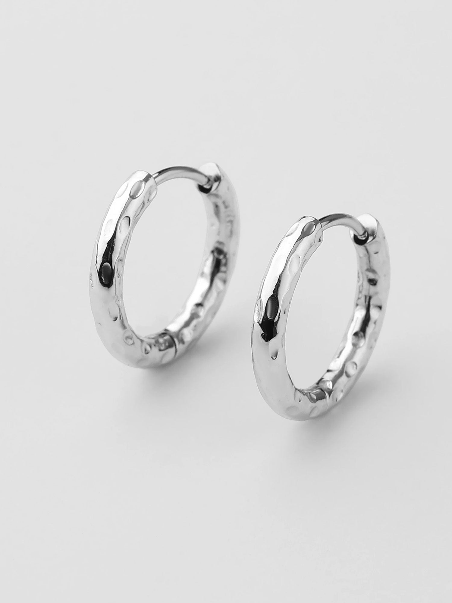 Brincos aro Bella textura prateados 23mm