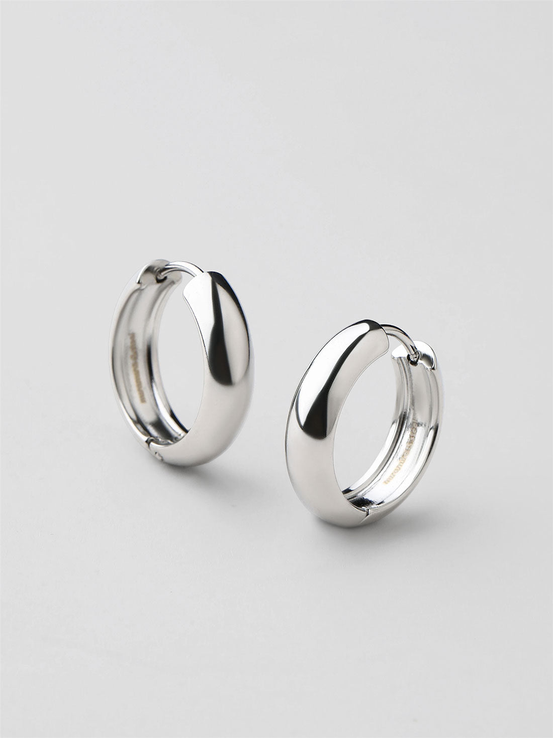 Brincos de Argola Lunessa Prateados 20 mm
