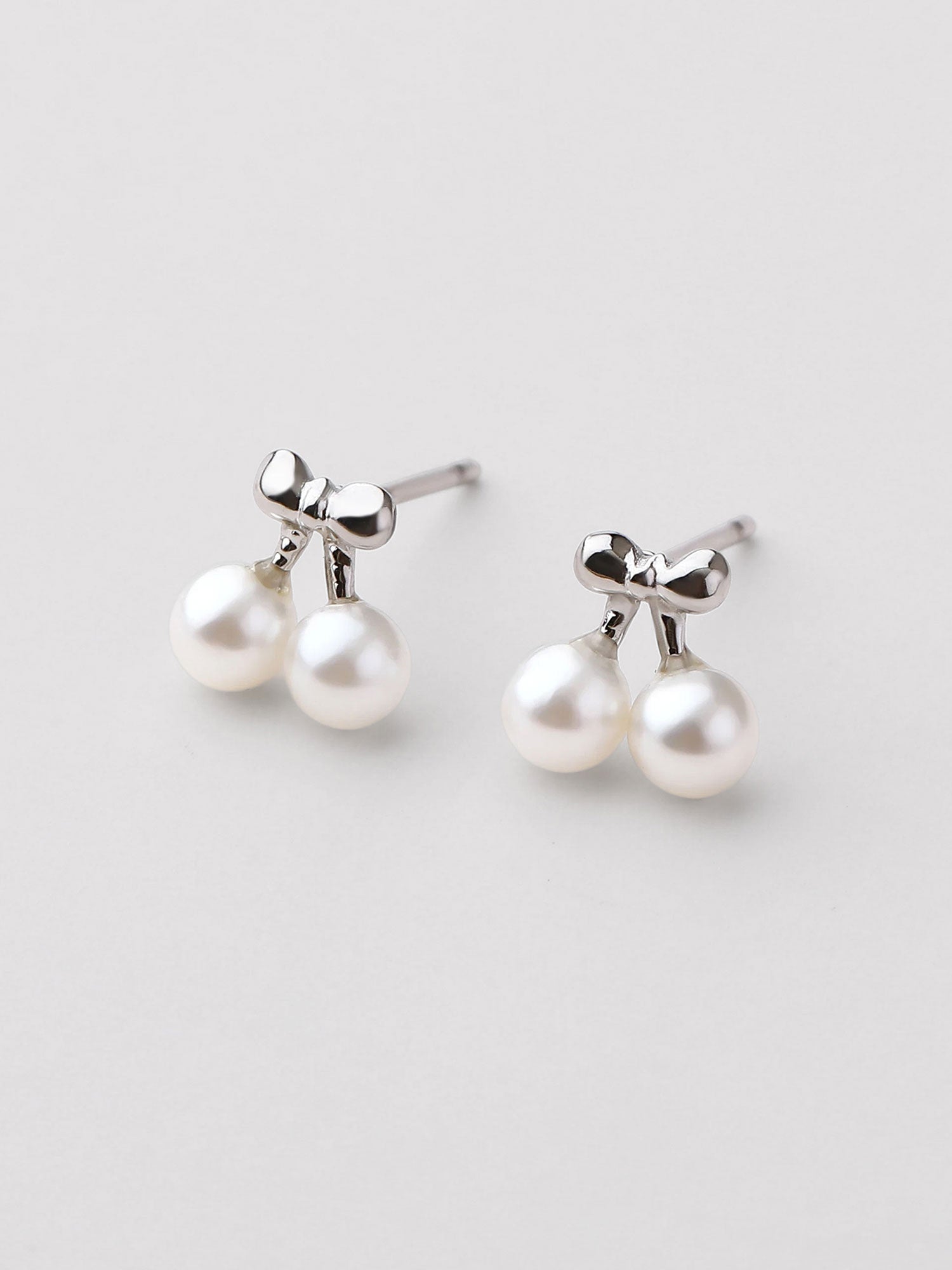 Brincos de pérola Nina cereja prateados