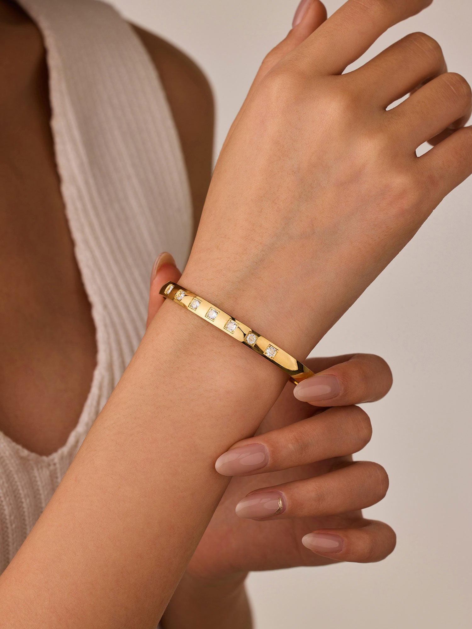 Bracelete fino com zircónia Dourado