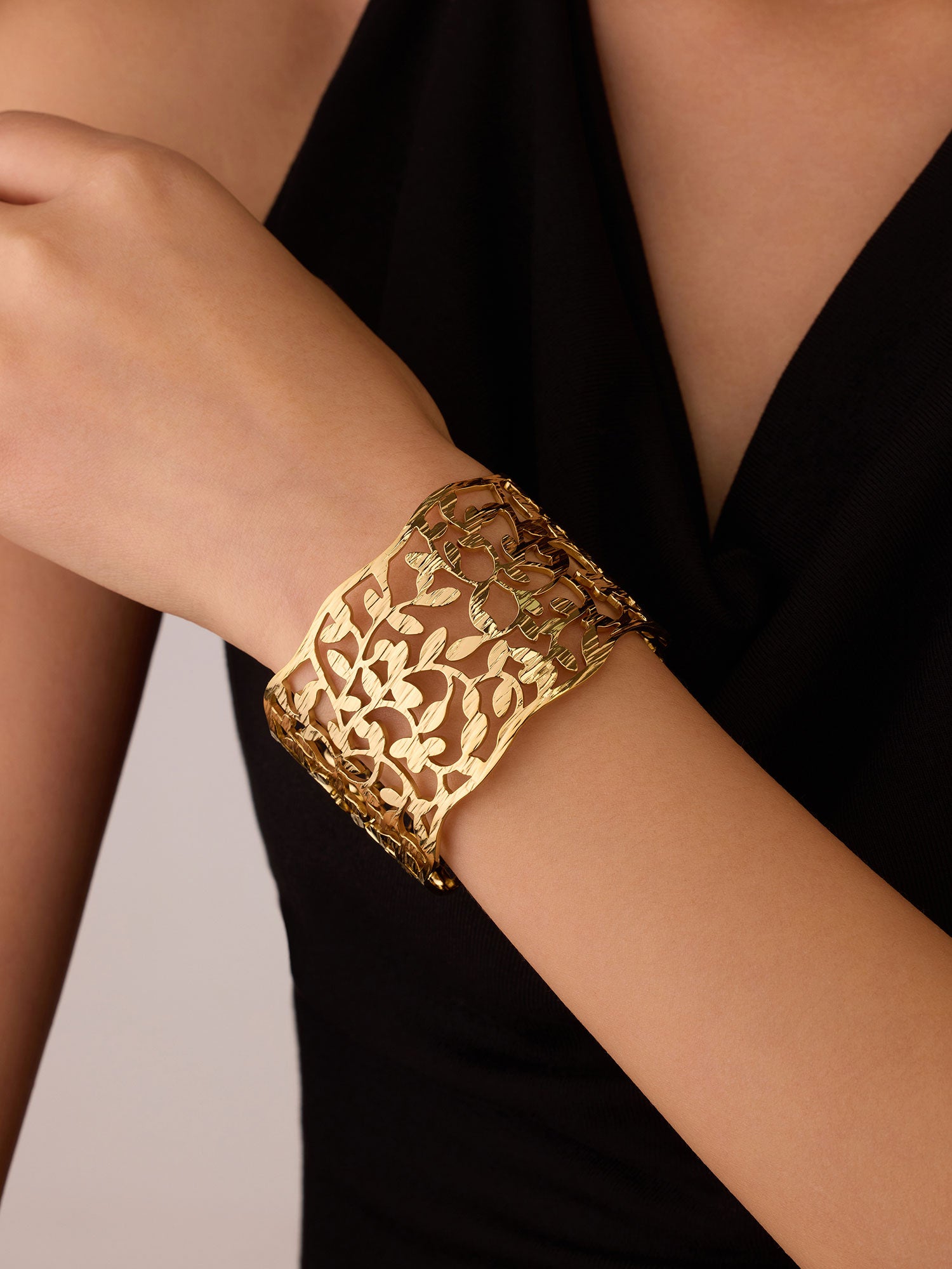 Bracelete largo liso Dourado