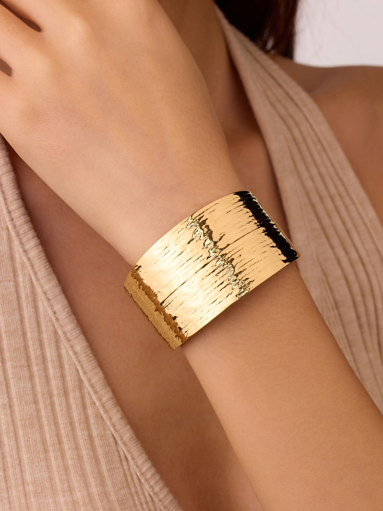 Bracelete aberto liso Dourado