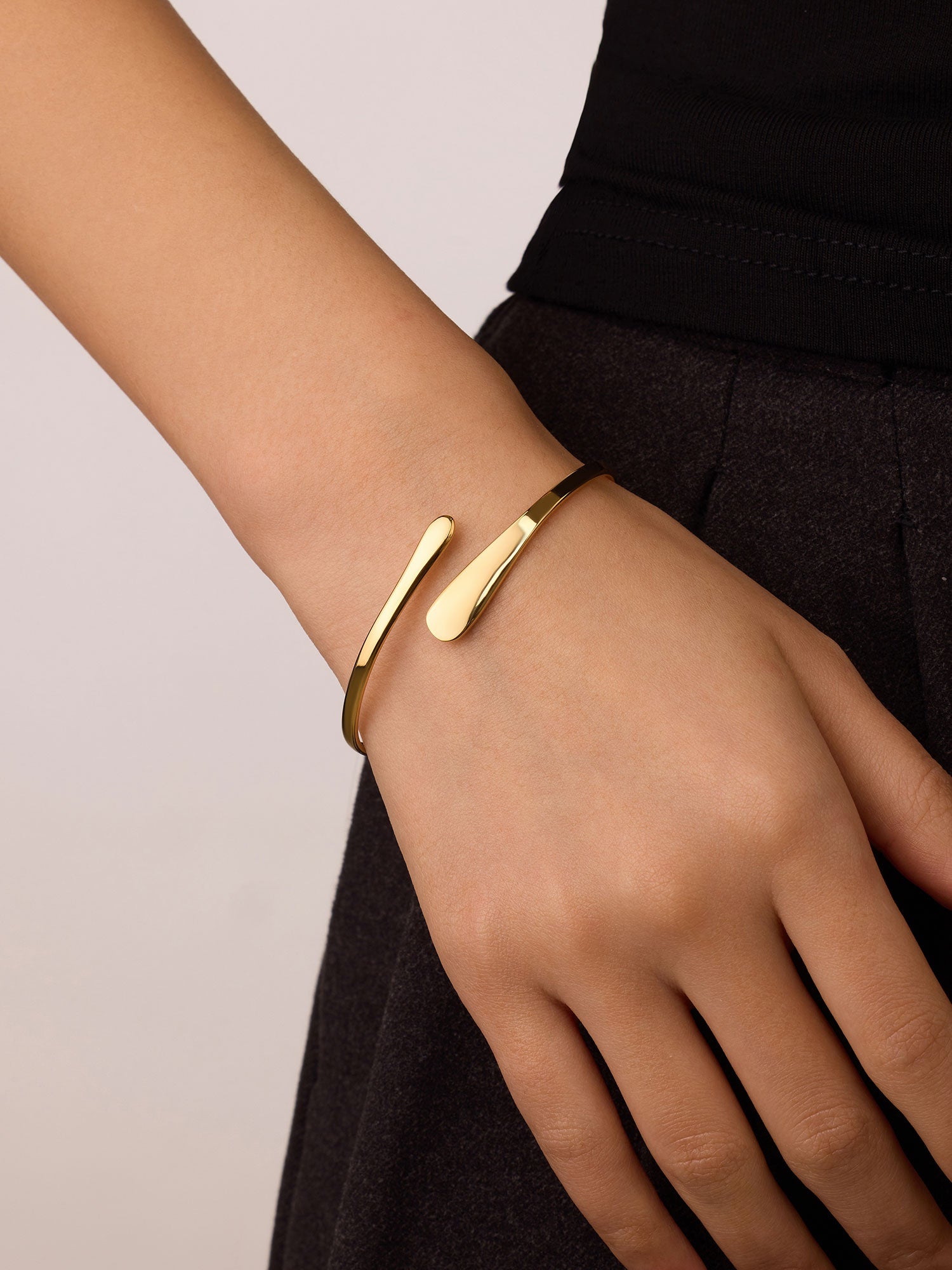 Bracelete aberto Dourado
