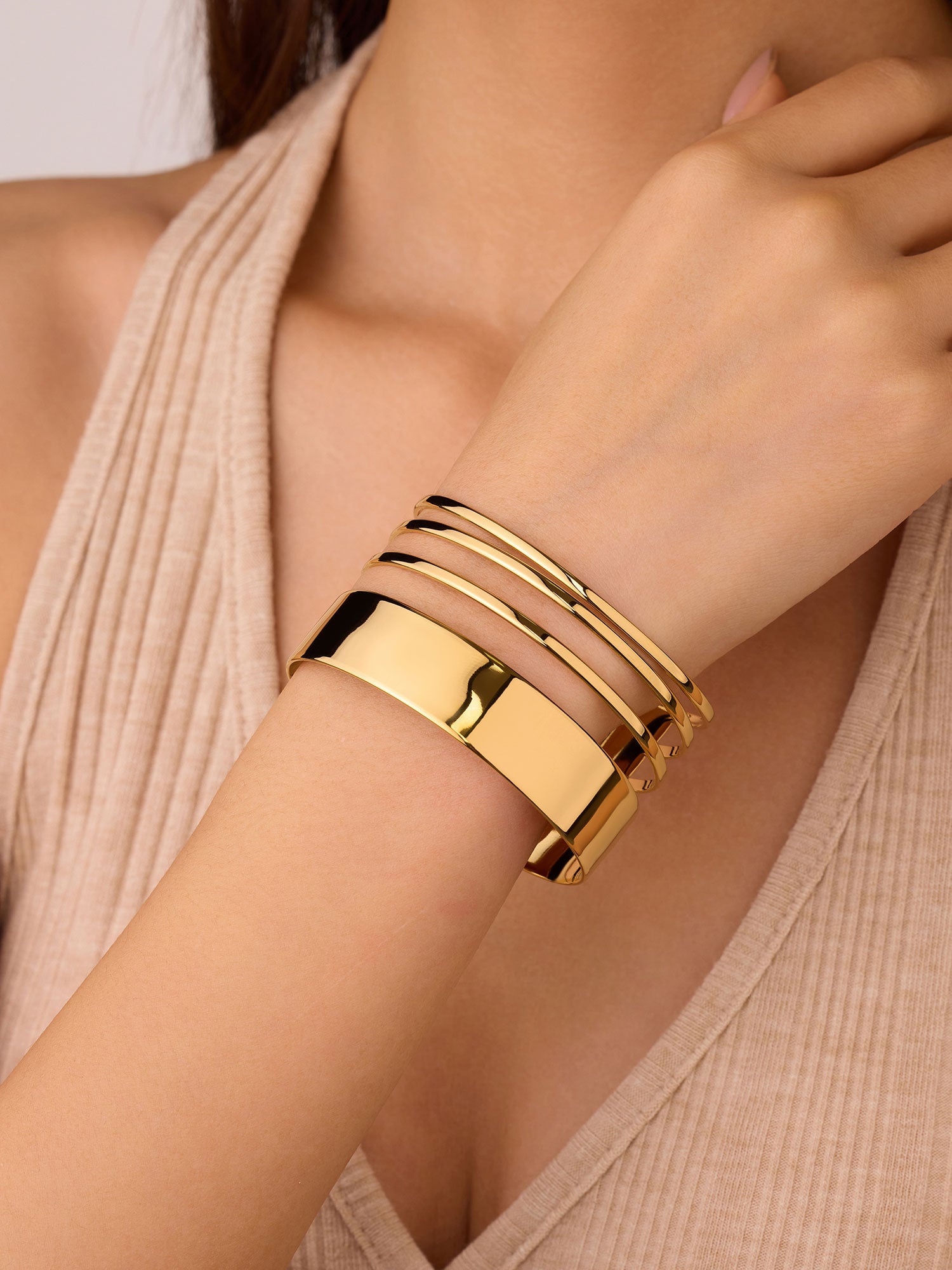 Bracelete aberto Riva dourado