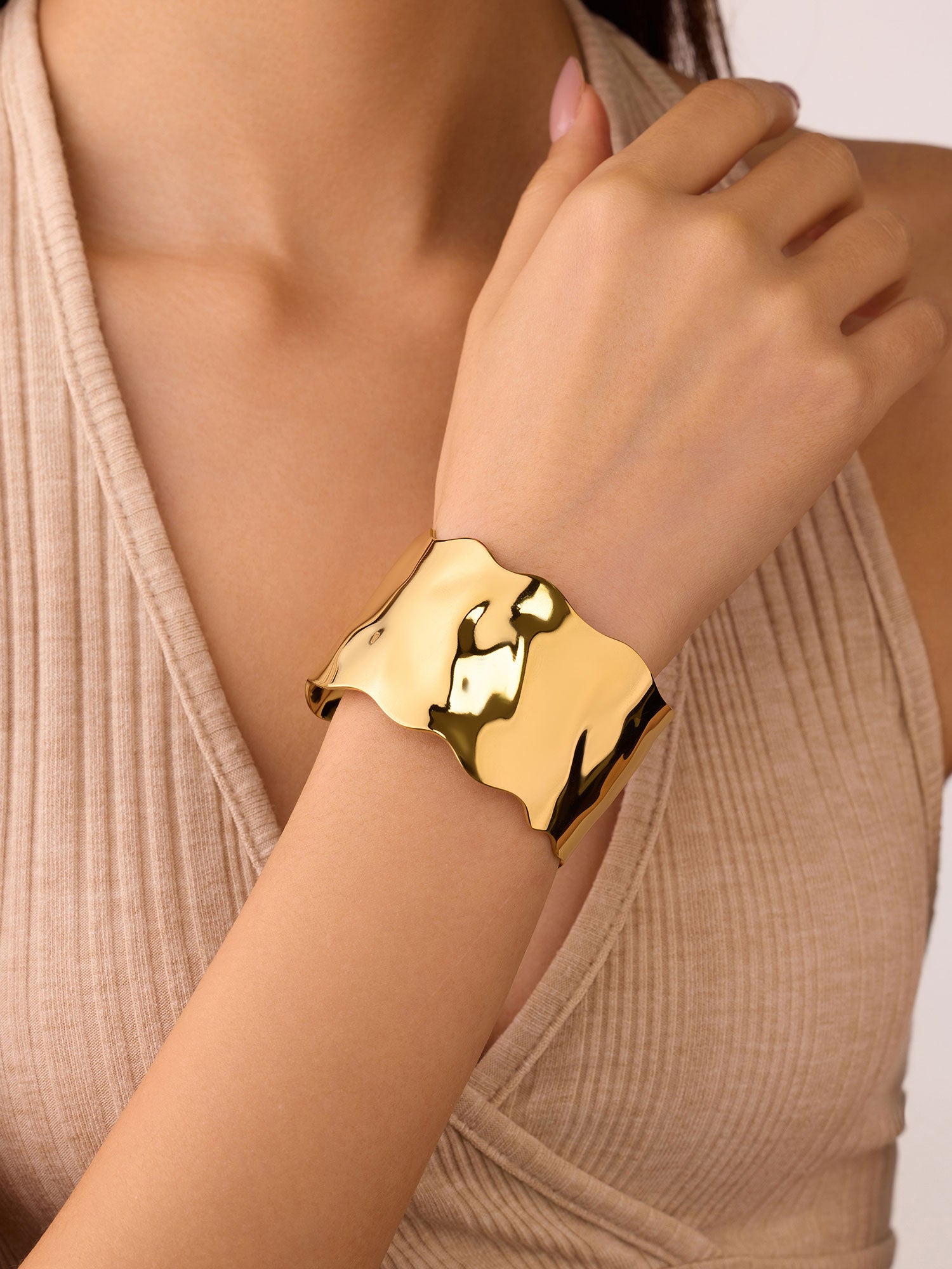 Bracelete plano com ondas Dourado
