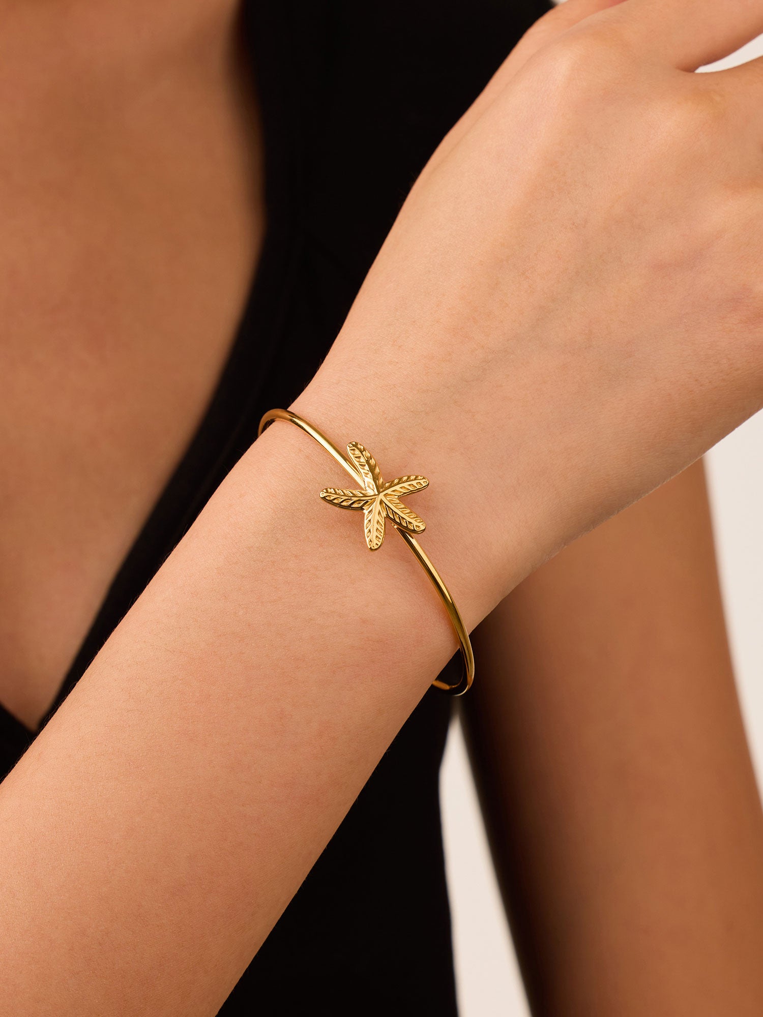 Bracelete aberto estrela-do-mar Dourado