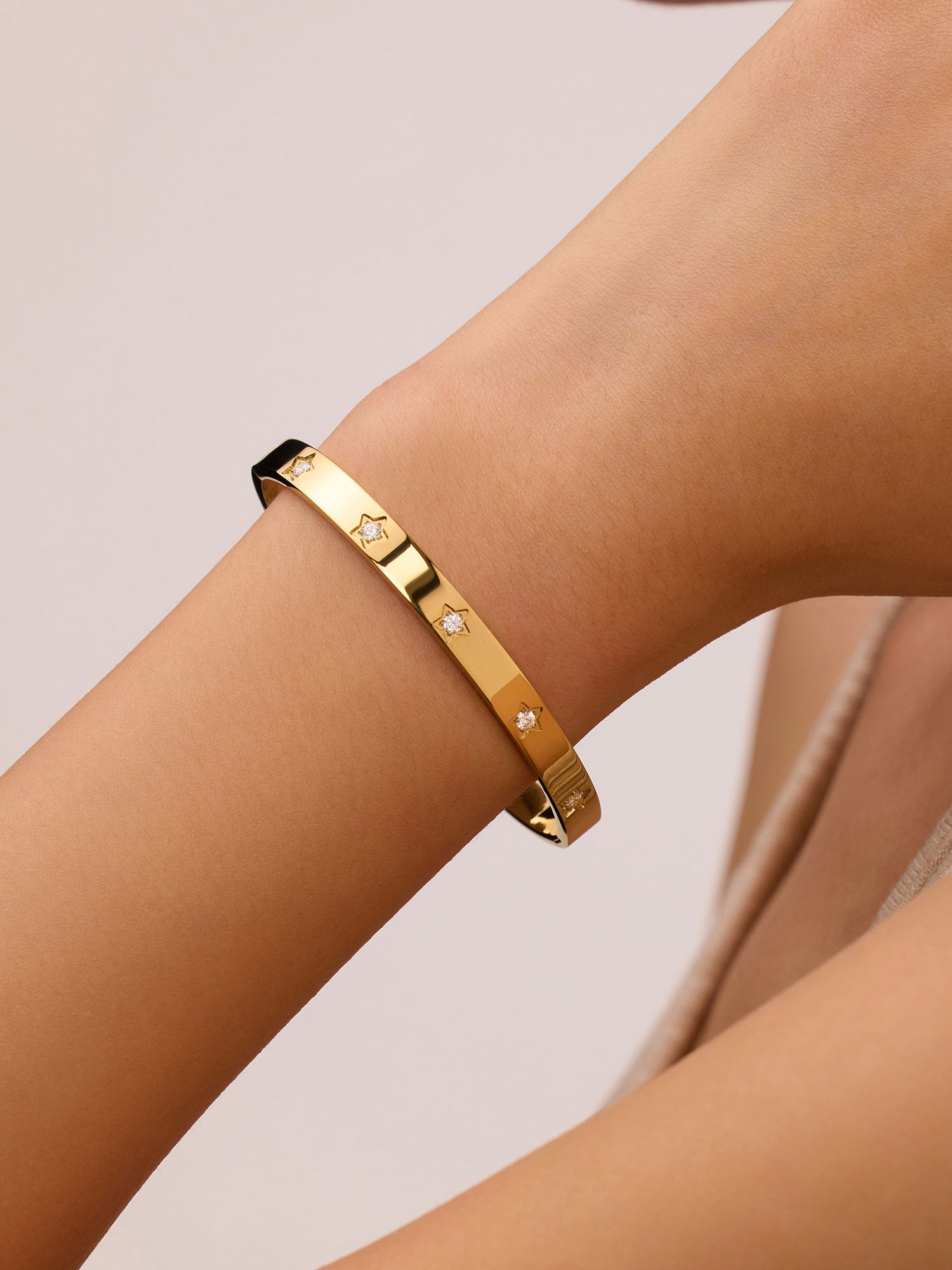 Bracelete fino com zircónia Bañado en Oro