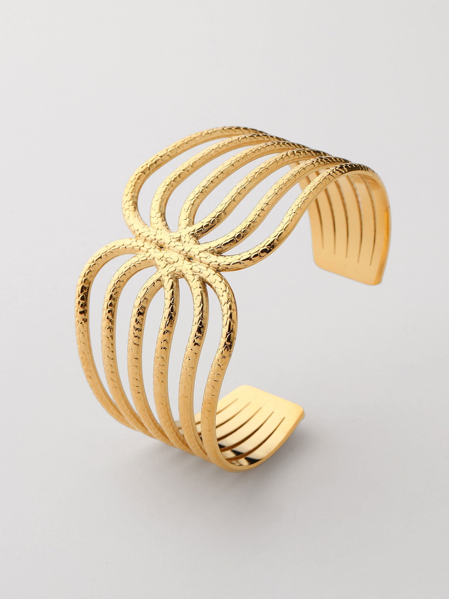 Bracelete aberto largo com forma Dourado