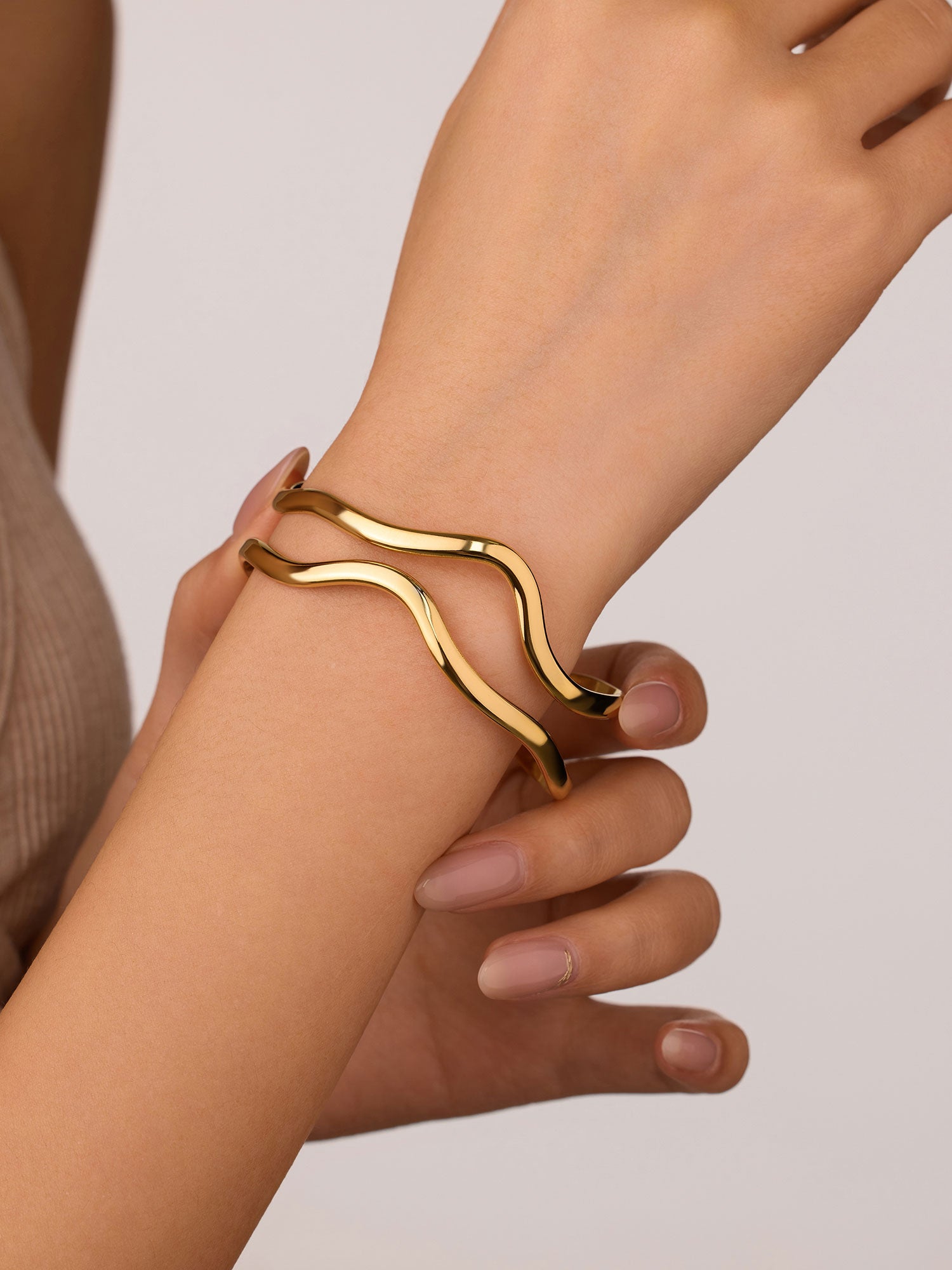 Bracelete duplo fino aberto Dourado