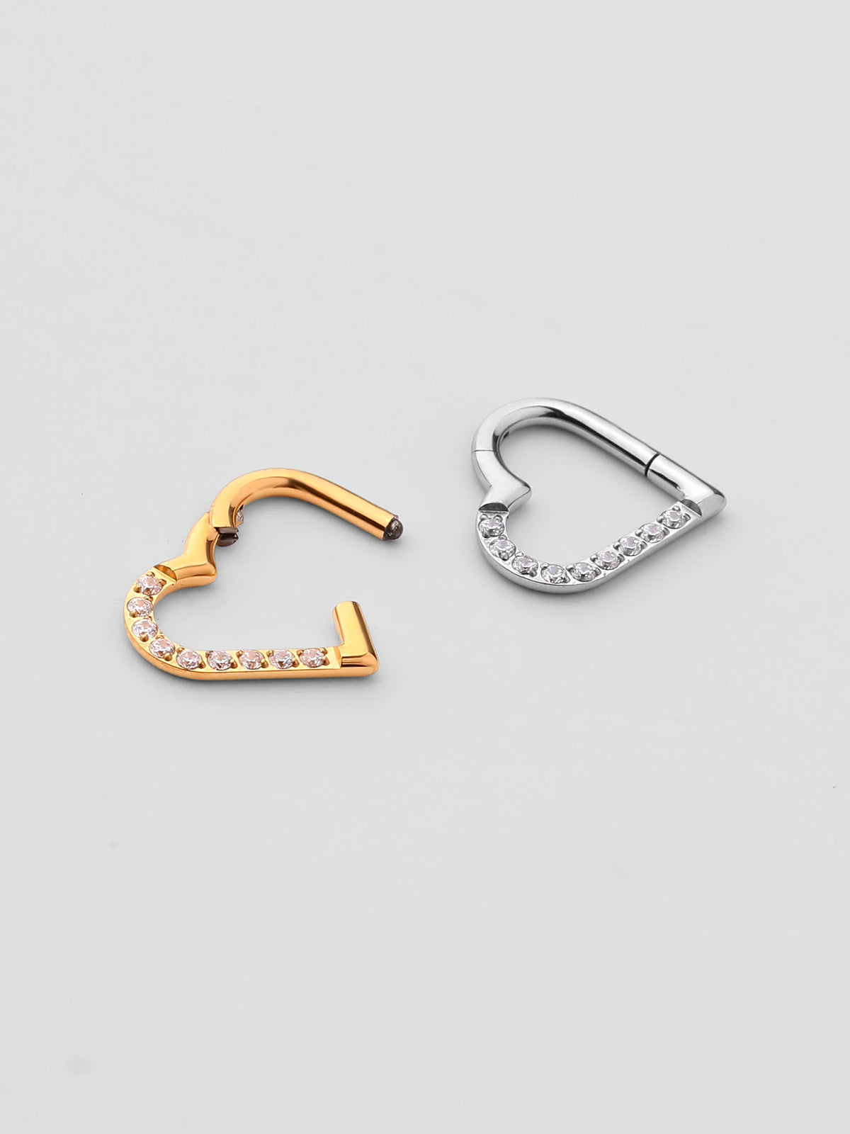 Piercing de Orelha Mara Dourado Coração